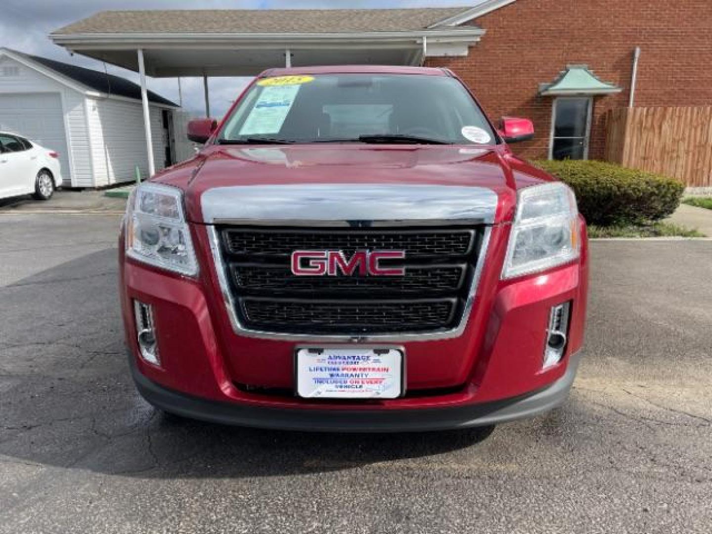 2015 Crystal Red Tintcoat GMC Terrain SLE1 FWD (2GKALMEK6F6) with an 2.4L L4 DOHC 16V engine, 6-Speed Automatic transmission, located at 880 E. National Road, Vandalia, OH, 45377, (937) 908-9800, 39.892189, -84.181015 - Photo#4