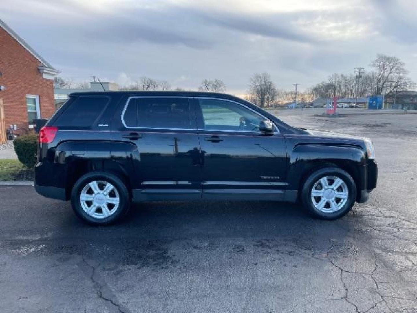 2015 Onyx Black GMC Terrain SLE1 FWD (2GKALMEK1F6) with an 2.4L L4 DOHC 16V engine, 6-Speed Automatic transmission, located at 1099 N County Rd 25A, OH, 45373, (937) 908-9800, 40.057079, -84.212883 - Photo#3