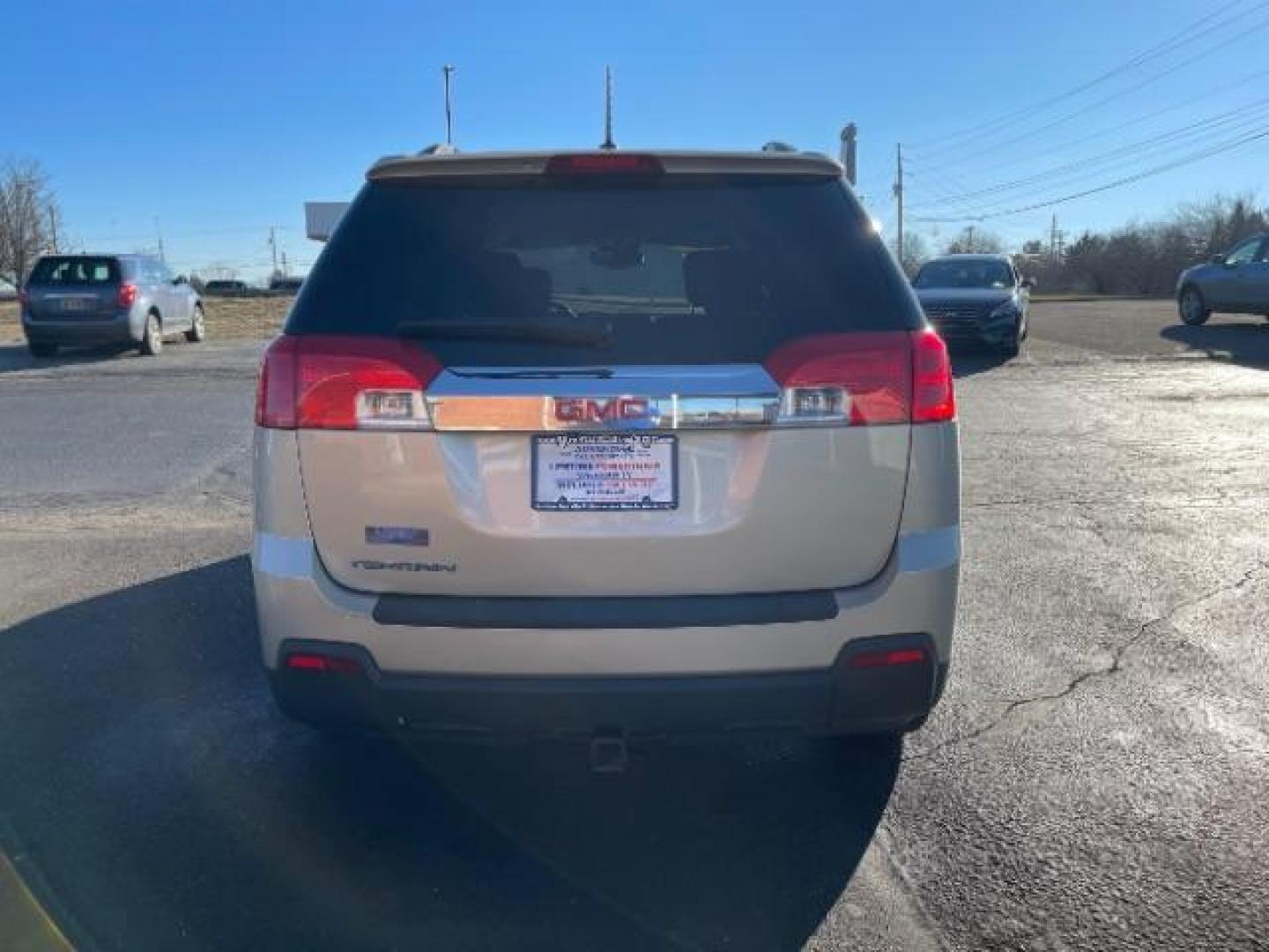 2015 Champagne Silver Metallic GMC Terrain SLE2 FWD (2GKALREK9F6) with an 2.4L L4 DOHC 16V engine, 6-Speed Automatic transmission, located at 1099 N County Rd 25A, OH, 45373, (937) 908-9800, 40.057079, -84.212883 - Photo#5