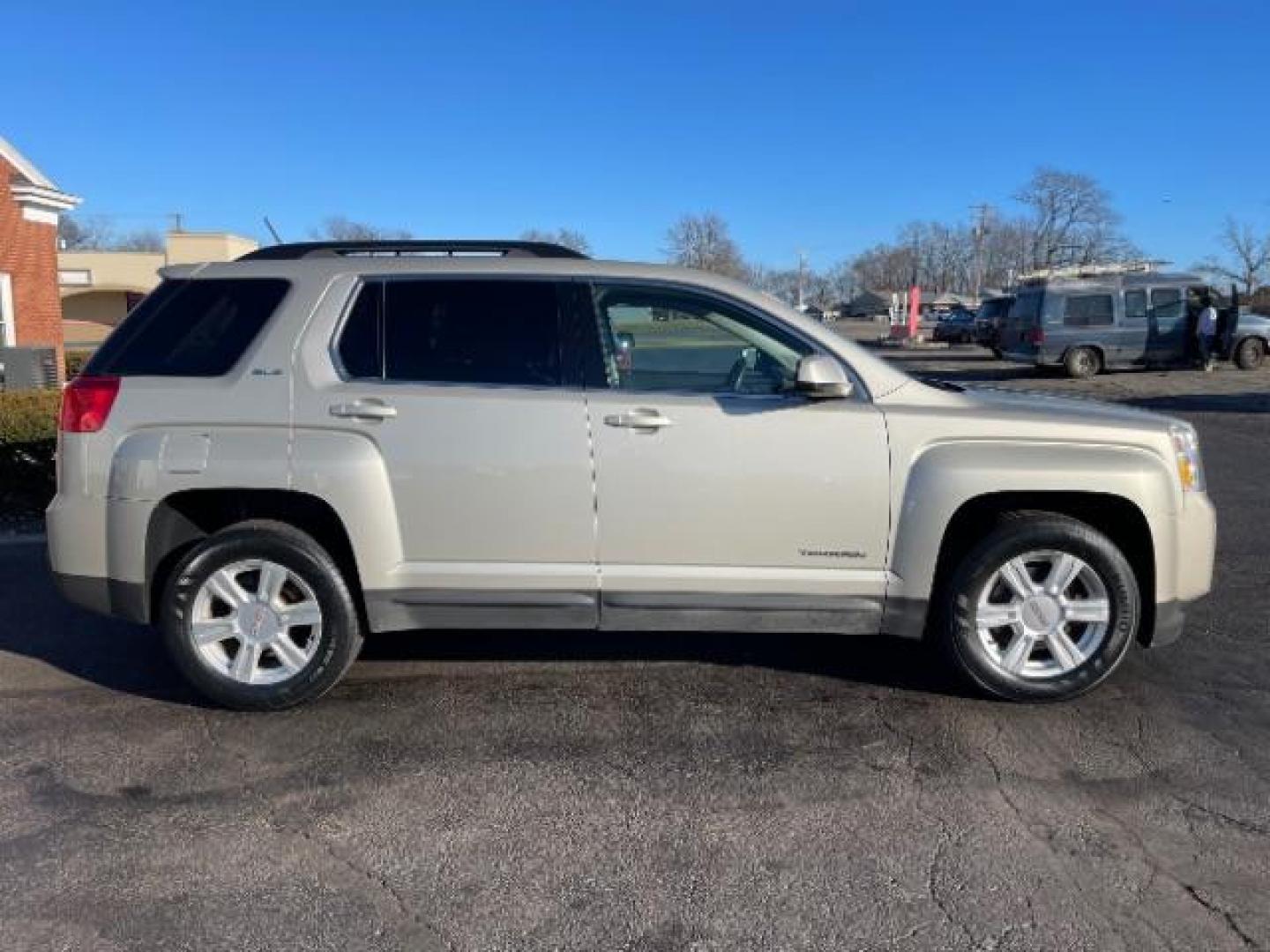 2015 Champagne Silver Metallic GMC Terrain SLE2 FWD (2GKALREK9F6) with an 2.4L L4 DOHC 16V engine, 6-Speed Automatic transmission, located at 1099 N County Rd 25A, OH, 45373, (937) 908-9800, 40.057079, -84.212883 - Photo#3