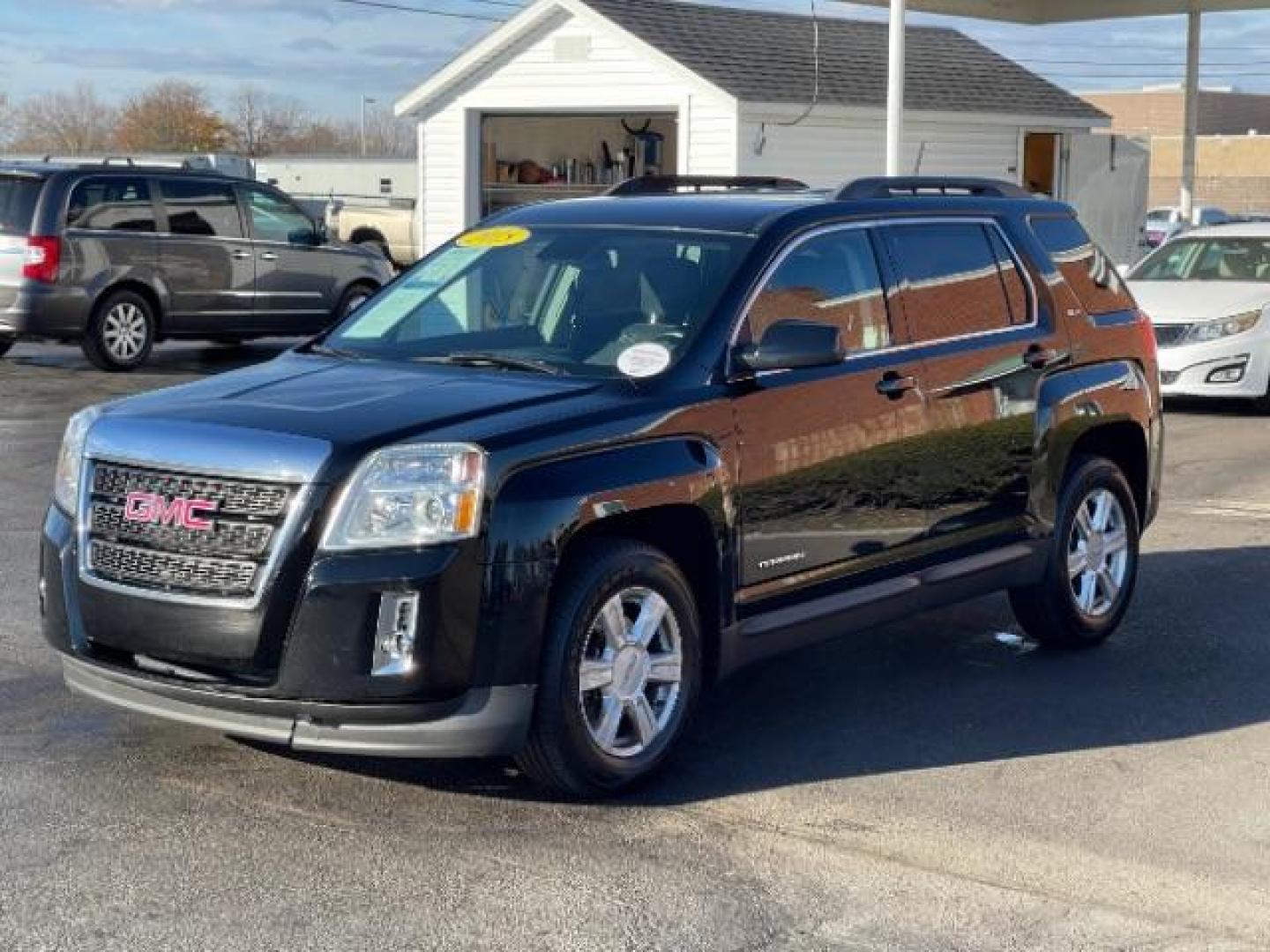 2015 Onyx Black GMC Terrain SLE2 FWD (2GKFLWEK4F6) with an 2.4L L4 DOHC 16V engine, 6-Speed Automatic transmission, located at 4508 South Dixie Dr, Moraine, OH, 45439, (937) 908-9800, 39.690136, -84.216438 - Photo#1