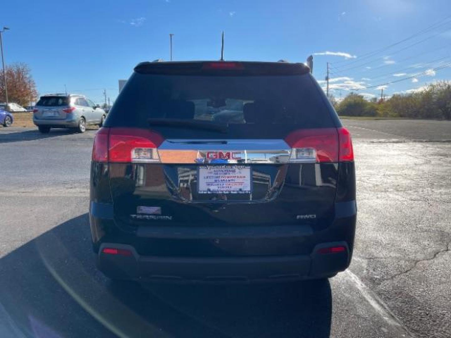 2015 Onyx Black GMC Terrain SLE2 FWD (2GKFLWEK4F6) with an 2.4L L4 DOHC 16V engine, 6-Speed Automatic transmission, located at 4508 South Dixie Dr, Moraine, OH, 45439, (937) 908-9800, 39.690136, -84.216438 - Photo#4