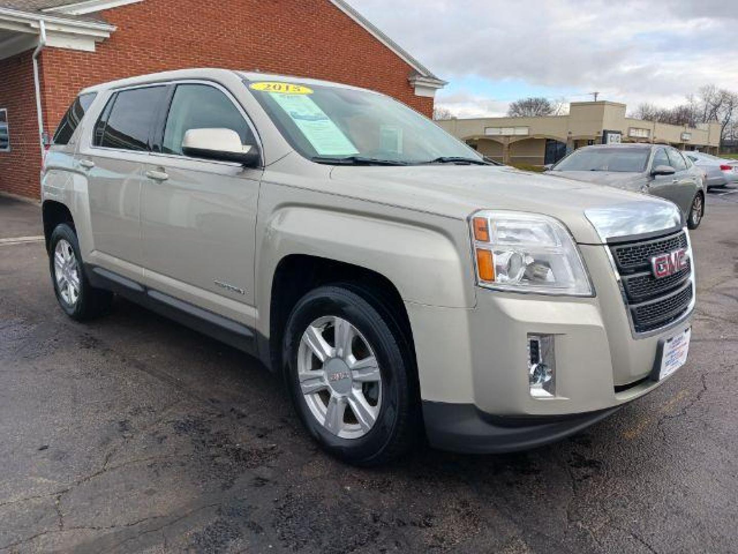 2015 Champagne Silver Metallic GMC Terrain SLE1 FWD (2GKALMEK3F6) with an 2.4L L4 DOHC 16V engine, 6-Speed Automatic transmission, located at 1230 East Main St, Xenia, OH, 45385, (937) 908-9800, 39.687321, -83.910294 - Photo#0