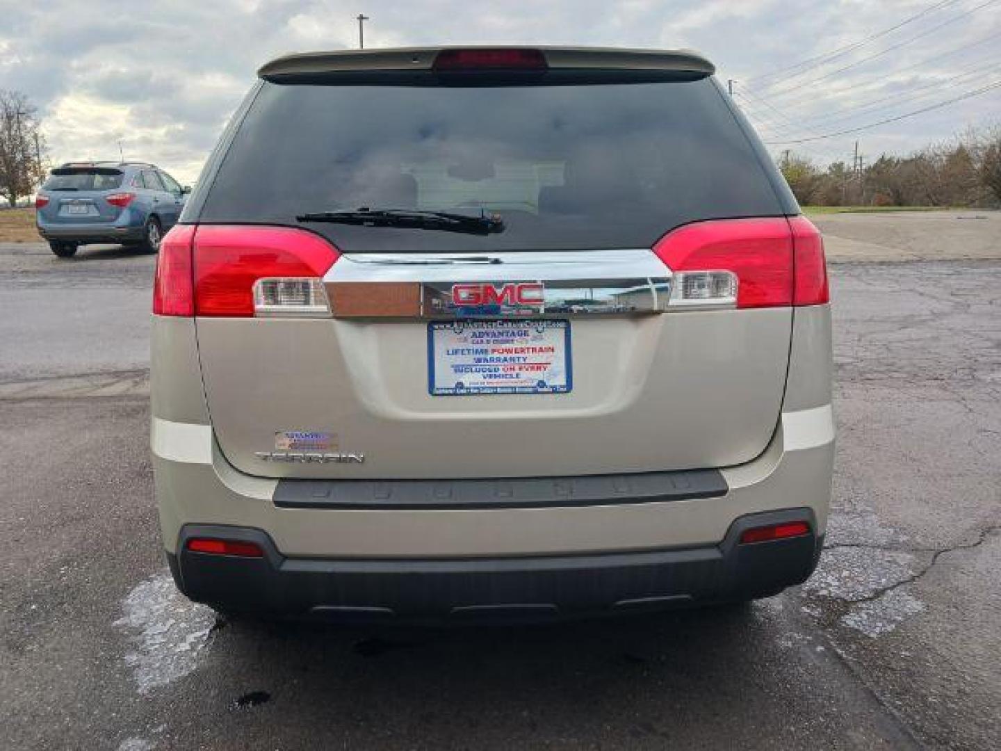 2015 Champagne Silver Metallic GMC Terrain SLE1 FWD (2GKALMEK3F6) with an 2.4L L4 DOHC 16V engine, 6-Speed Automatic transmission, located at 1230 East Main St, Xenia, OH, 45385, (937) 908-9800, 39.687321, -83.910294 - Photo#5