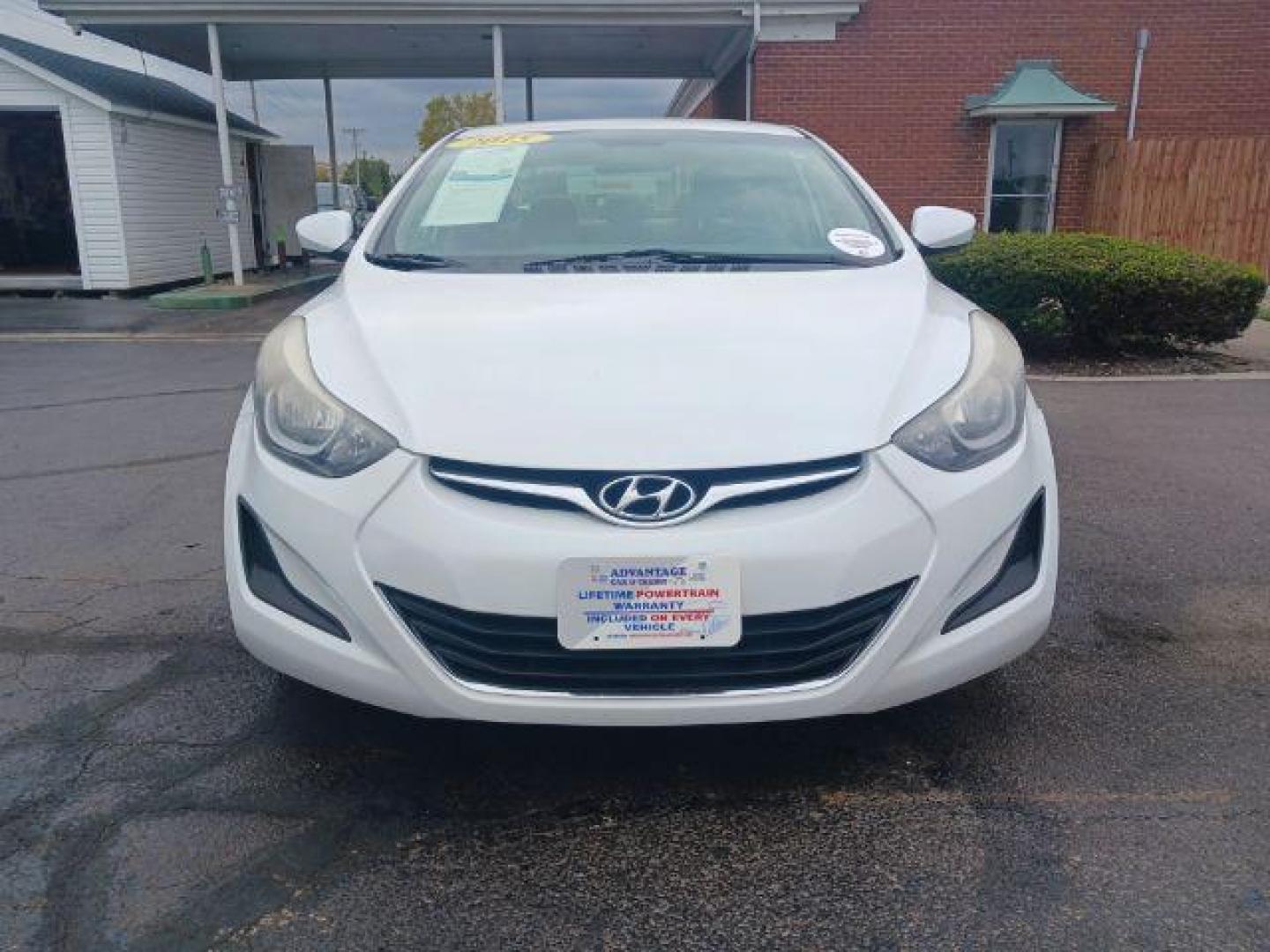 2015 Quartz White Pearl Hyundai Elantra SE 6AT (5NPDH4AE6FH) with an 1.8L L4 DOHC 16V engine, 6-Speed Automatic transmission, located at 1230 East Main St, Xenia, OH, 45385, (937) 908-9800, 39.687321, -83.910294 - Photo#1