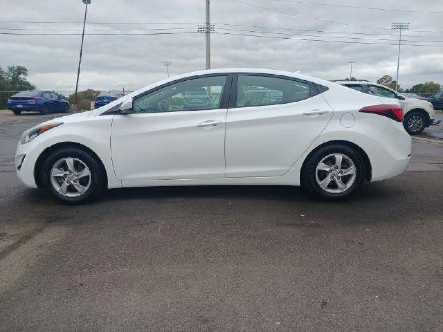 2015 Quartz White Pearl Hyundai Elantra SE 6AT (5NPDH4AE6FH) with an 1.8L L4 DOHC 16V engine, 6-Speed Automatic transmission, located at 1230 East Main St, Xenia, OH, 45385, (937) 908-9800, 39.687321, -83.910294 - Photo#3