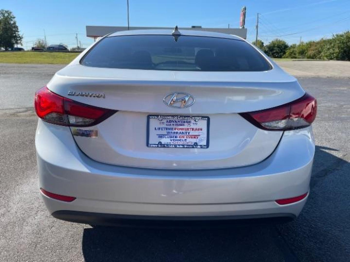 2015 Symphony Silver Hyundai Elantra SE 6AT (5NPDH4AE7FH) with an 1.8L L4 DOHC 16V engine, 6-Speed Automatic transmission, located at 4508 South Dixie Dr, Moraine, OH, 45439, (937) 908-9800, 39.690136, -84.216438 - Photo#3