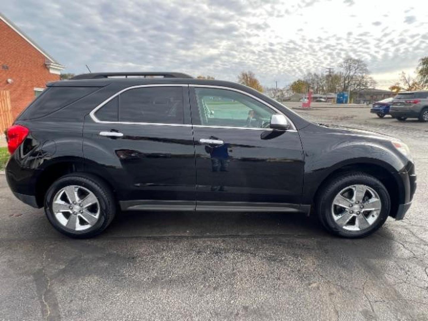 2015 Phantom Black Hyundai Sonata Sport (5NPE34AF2FH) with an 2.4L L4 DOHC 16V engine, 6-Speed Automatic transmission, located at 1951 S Dayton Lakeview Rd., New Carlisle, OH, 45344, (937) 908-9800, 39.890999, -84.050255 - Photo#4