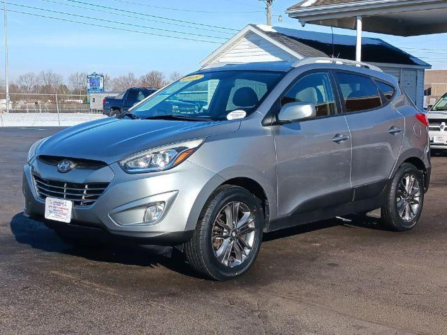 2015 Graphite Gray Metallic Hyundai Tucson SE AWD (KM8JUCAG6FU) with an 2.4L L4 DOHC 16V engine, 6-Speed Automatic transmission, located at 401 Woodman Dr, Riverside, OH, 45431, (937) 908-9800, 39.763779, -84.122063 - Photo#2