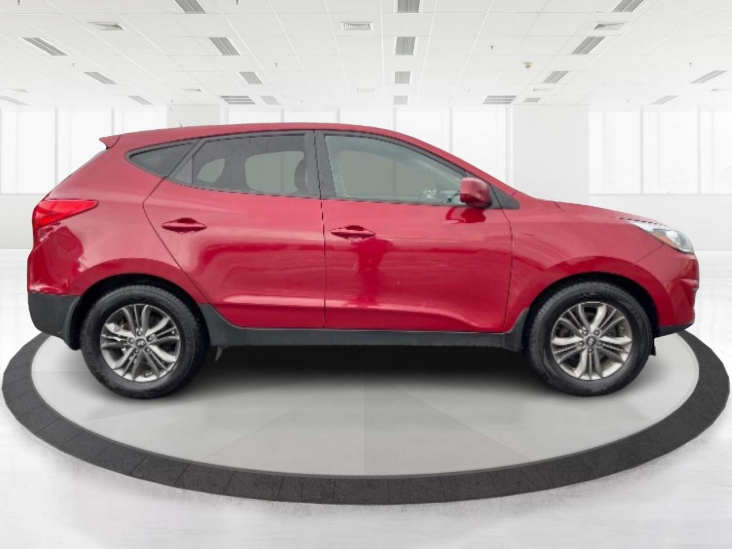 2015 Garnet Red Mica Hyundai Tucson SE AWD (KM8JTCAF6FU) with an 2.0L L4 DOHC 16V engine, 6-Speed Automatic transmission, located at 1230 East Main St, Xenia, OH, 45385, (937) 908-9800, 39.687321, -83.910294 - Photo#1