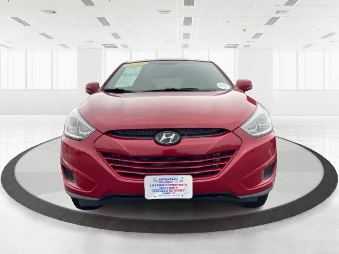 2015 Garnet Red Mica Hyundai Tucson SE AWD (KM8JTCAF6FU) with an 2.0L L4 DOHC 16V engine, 6-Speed Automatic transmission, located at 1230 East Main St, Xenia, OH, 45385, (937) 908-9800, 39.687321, -83.910294 - Photo#4