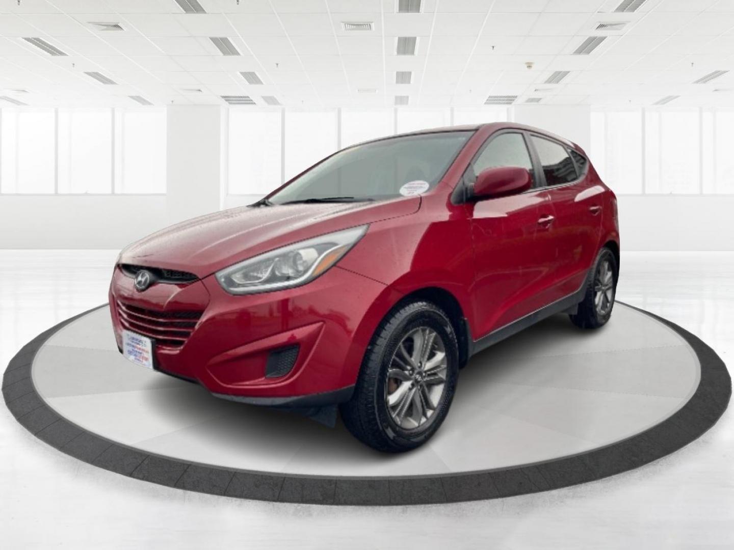 2015 Garnet Red Mica Hyundai Tucson SE AWD (KM8JTCAF6FU) with an 2.0L L4 DOHC 16V engine, 6-Speed Automatic transmission, located at 1230 East Main St, Xenia, OH, 45385, (937) 908-9800, 39.687321, -83.910294 - Photo#5