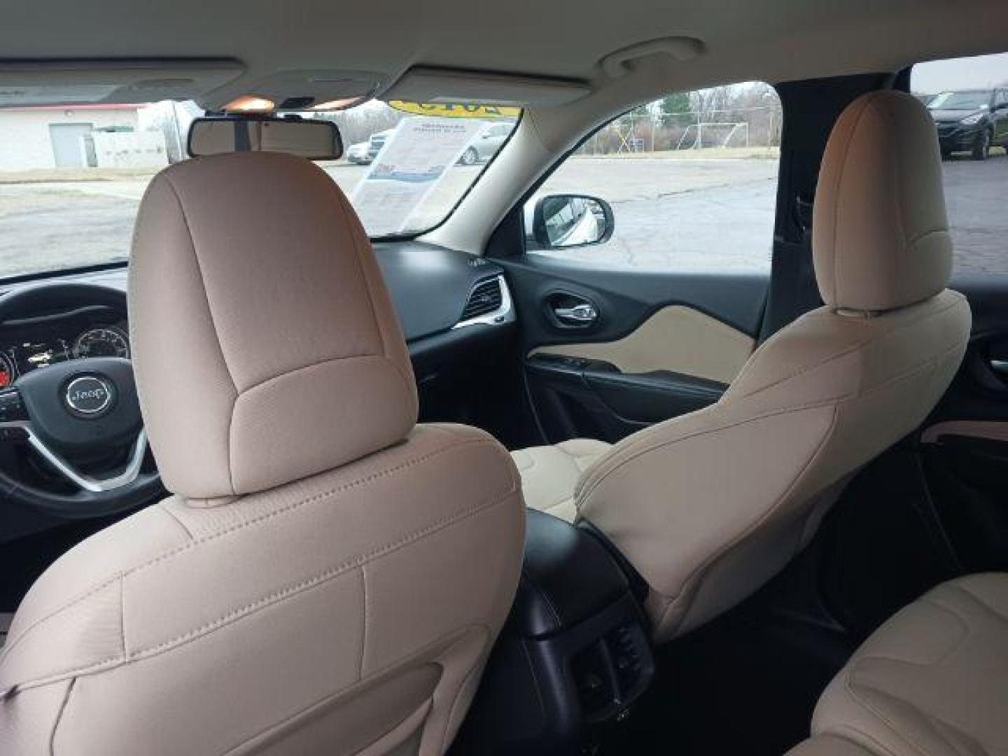 2015 Bright White Clearcoat Jeep Cherokee Latitude 4WD (1C4PJMCS5FW) with an 3.2L V6 DOHC 24V engine, 9-Speed Automatic transmission, located at 880 E. National Road, Vandalia, OH, 45377, (937) 908-9800, 39.892189, -84.181015 - Photo#9