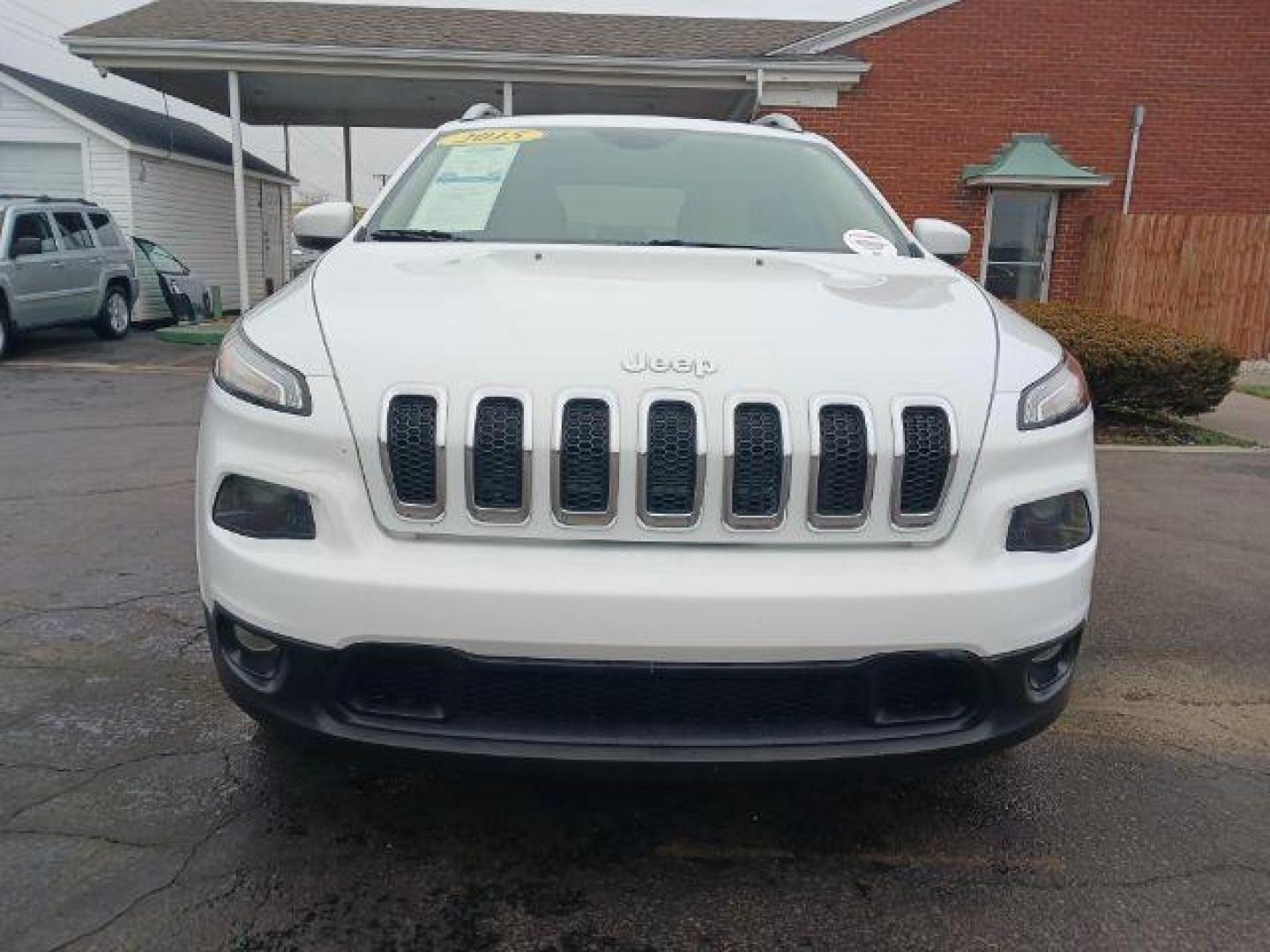 2015 Bright White Clearcoat Jeep Cherokee Latitude 4WD (1C4PJMCS5FW) with an 3.2L V6 DOHC 24V engine, 9-Speed Automatic transmission, located at 880 E. National Road, Vandalia, OH, 45377, (937) 908-9800, 39.892189, -84.181015 - Photo#1