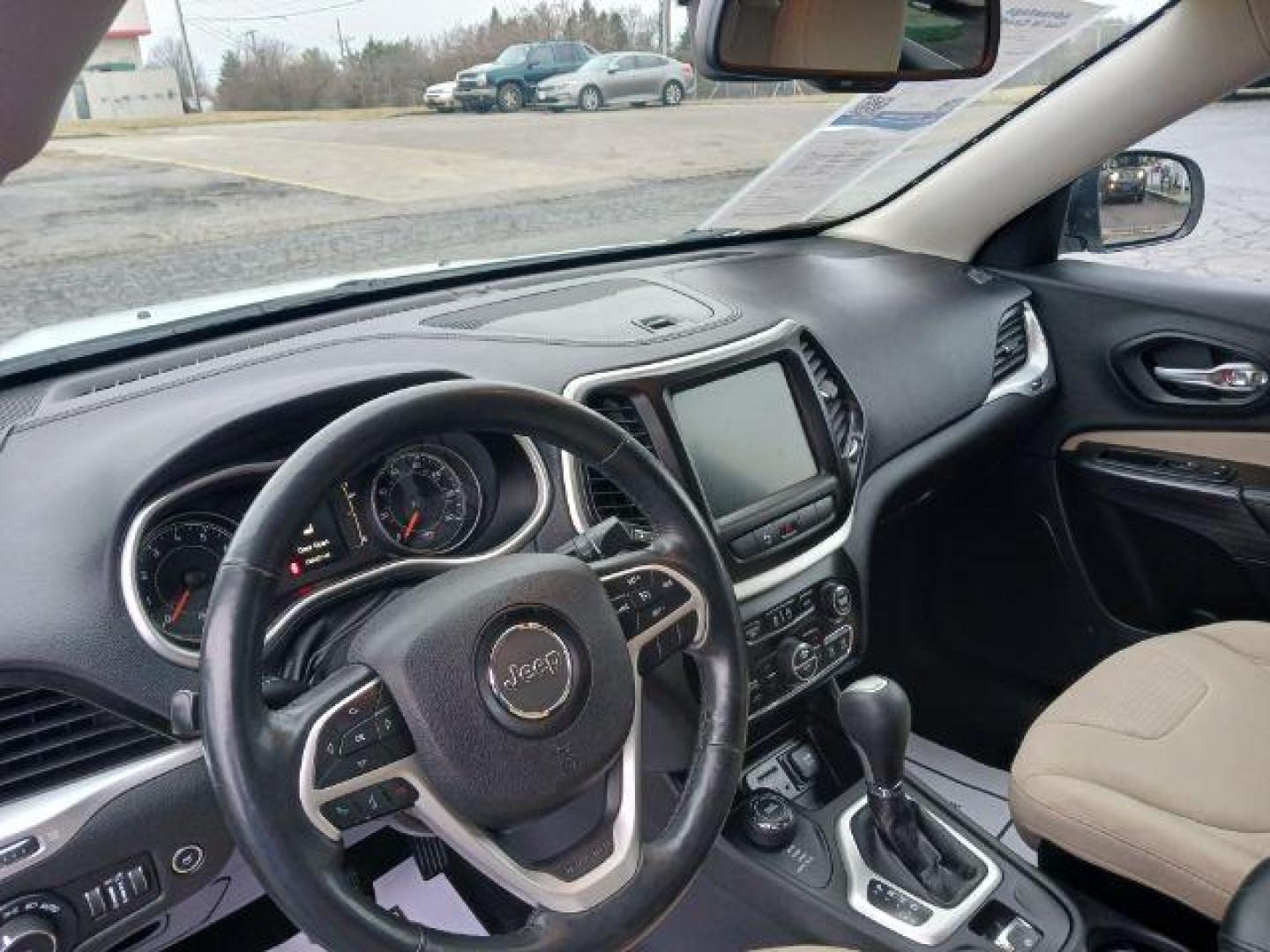 2015 Bright White Clearcoat Jeep Cherokee Latitude 4WD (1C4PJMCS5FW) with an 3.2L V6 DOHC 24V engine, 9-Speed Automatic transmission, located at 880 E. National Road, Vandalia, OH, 45377, (937) 908-9800, 39.892189, -84.181015 - Photo#6