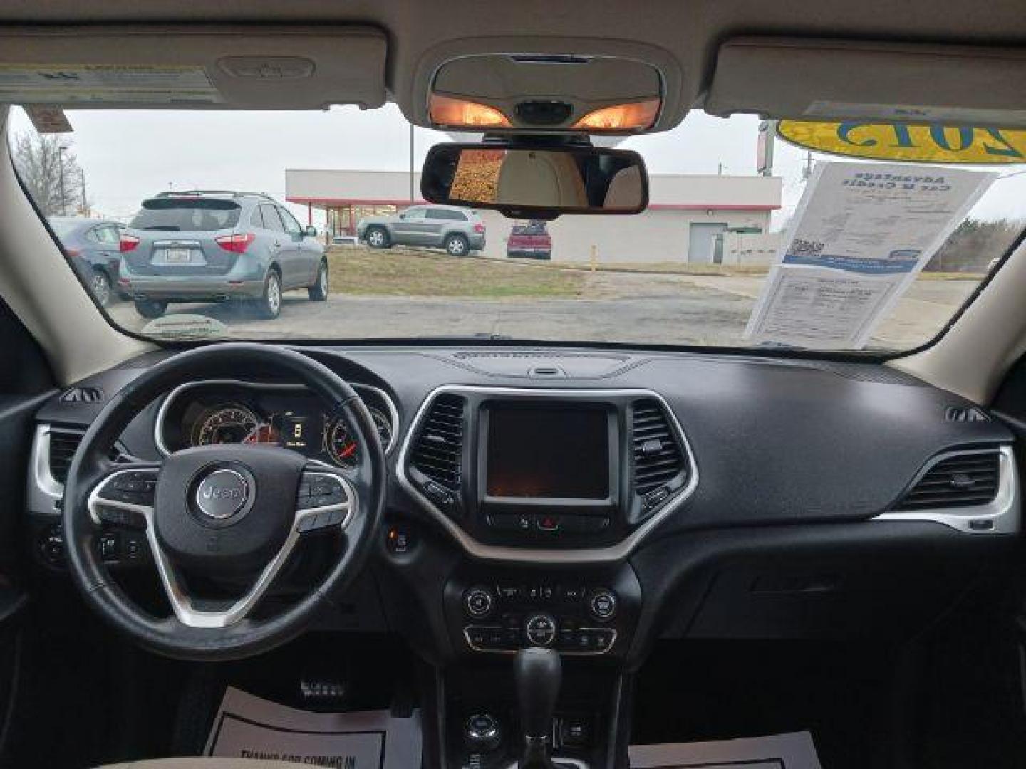 2015 Bright White Clearcoat Jeep Cherokee Latitude 4WD (1C4PJMCS5FW) with an 3.2L V6 DOHC 24V engine, 9-Speed Automatic transmission, located at 880 E. National Road, Vandalia, OH, 45377, (937) 908-9800, 39.892189, -84.181015 - Photo#7