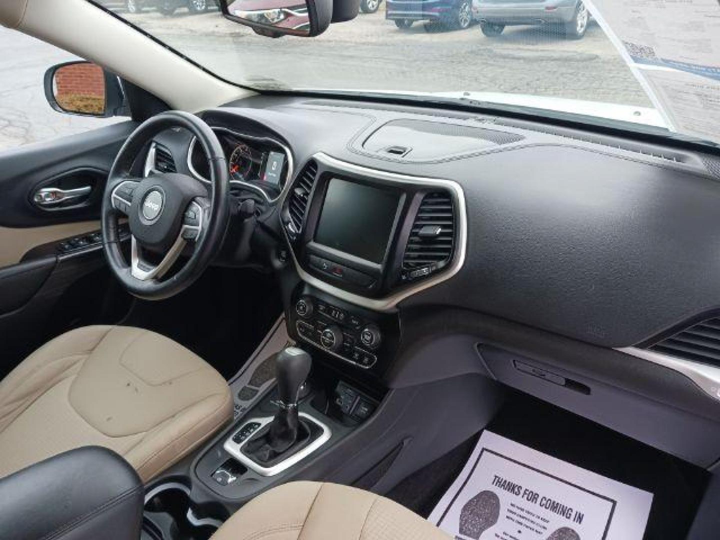 2015 Bright White Clearcoat Jeep Cherokee Latitude 4WD (1C4PJMCS5FW) with an 3.2L V6 DOHC 24V engine, 9-Speed Automatic transmission, located at 880 E. National Road, Vandalia, OH, 45377, (937) 908-9800, 39.892189, -84.181015 - Photo#8