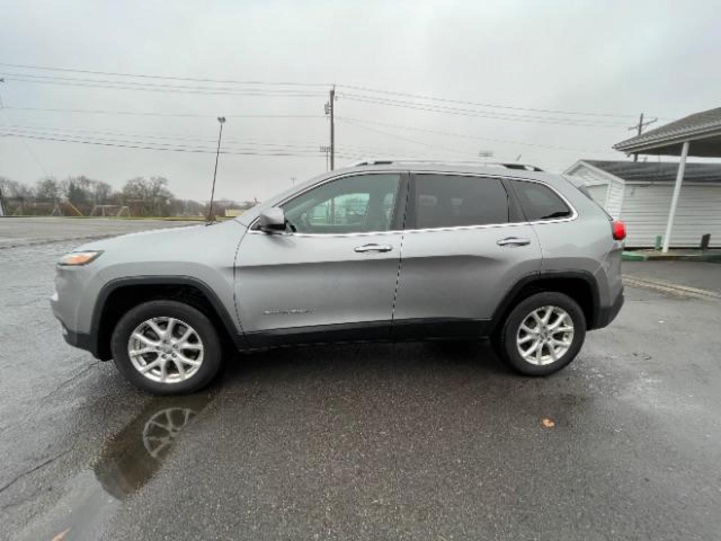 2015 Billet Silver Metallic CC Jeep Cherokee Latitude 4WD (1C4PJMCBXFW) with an 2.4L L4 DOHC 16V engine, 9-Speed Automatic transmission, located at 1184 Kauffman Ave, Fairborn, OH, 45324, (937) 908-9800, 39.807365, -84.029114 - Photo#2