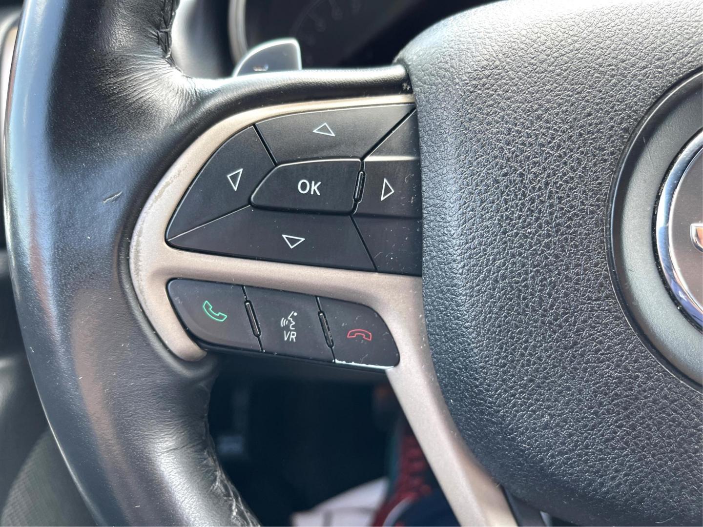 2015 Brilliant Black Crystal P Jeep Grand Cherokee (1C4RJFAG8FC) with an 3.6L V6 DOHC 24V engine, 8-Speed Automatic transmission, located at 4508 South Dixie Dr, Moraine, OH, 45439, (937) 908-9800, 39.690136, -84.216438 - Photo#15