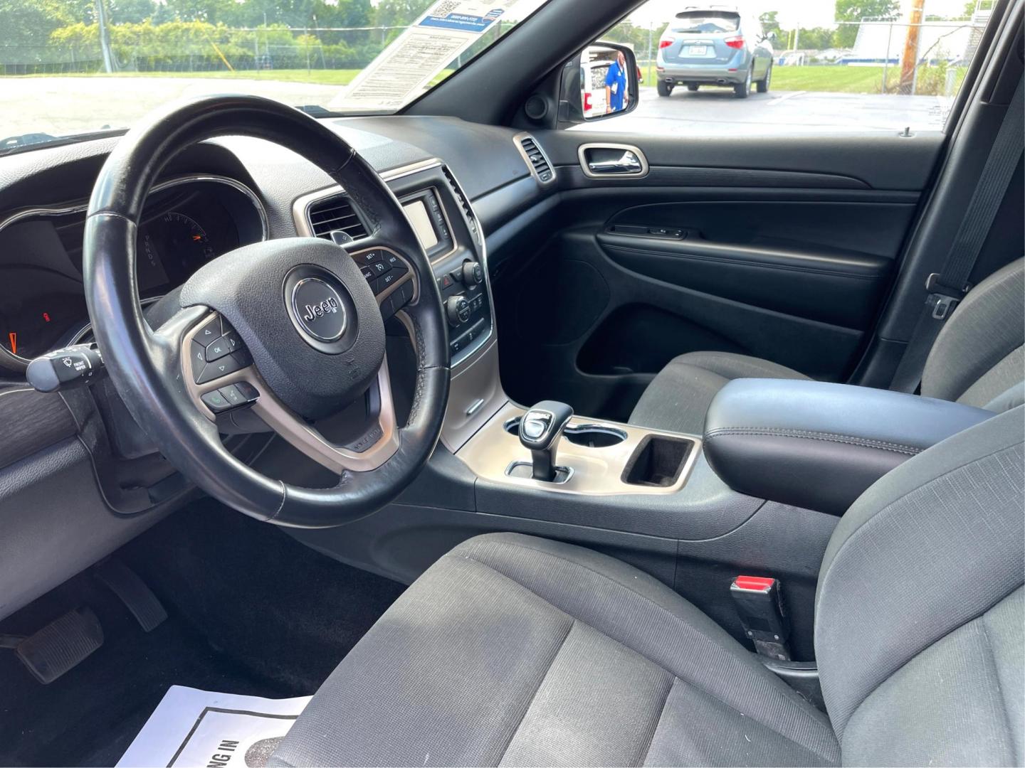 2015 Brilliant Black Crystal P Jeep Grand Cherokee (1C4RJFAG8FC) with an 3.6L V6 DOHC 24V engine, 8-Speed Automatic transmission, located at 4508 South Dixie Dr, Moraine, OH, 45439, (937) 908-9800, 39.690136, -84.216438 - Photo#8