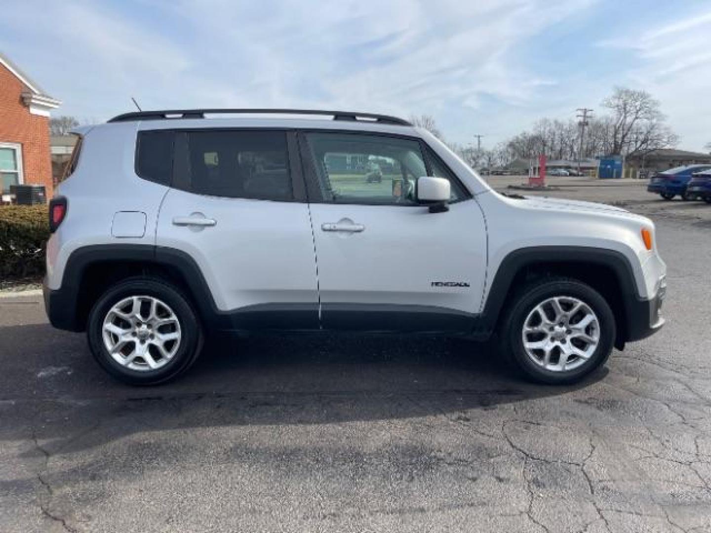 2015 Glacier Metallic Jeep Renegade Latitude 4WD (ZACCJBBT2FP) with an 2.4L L4 DOHC 16V engine, 6-Speed Manual transmission, located at 1951 S Dayton Lakeview Rd., New Carlisle, OH, 45344, (937) 908-9800, 39.890999, -84.050255 - Photo#3