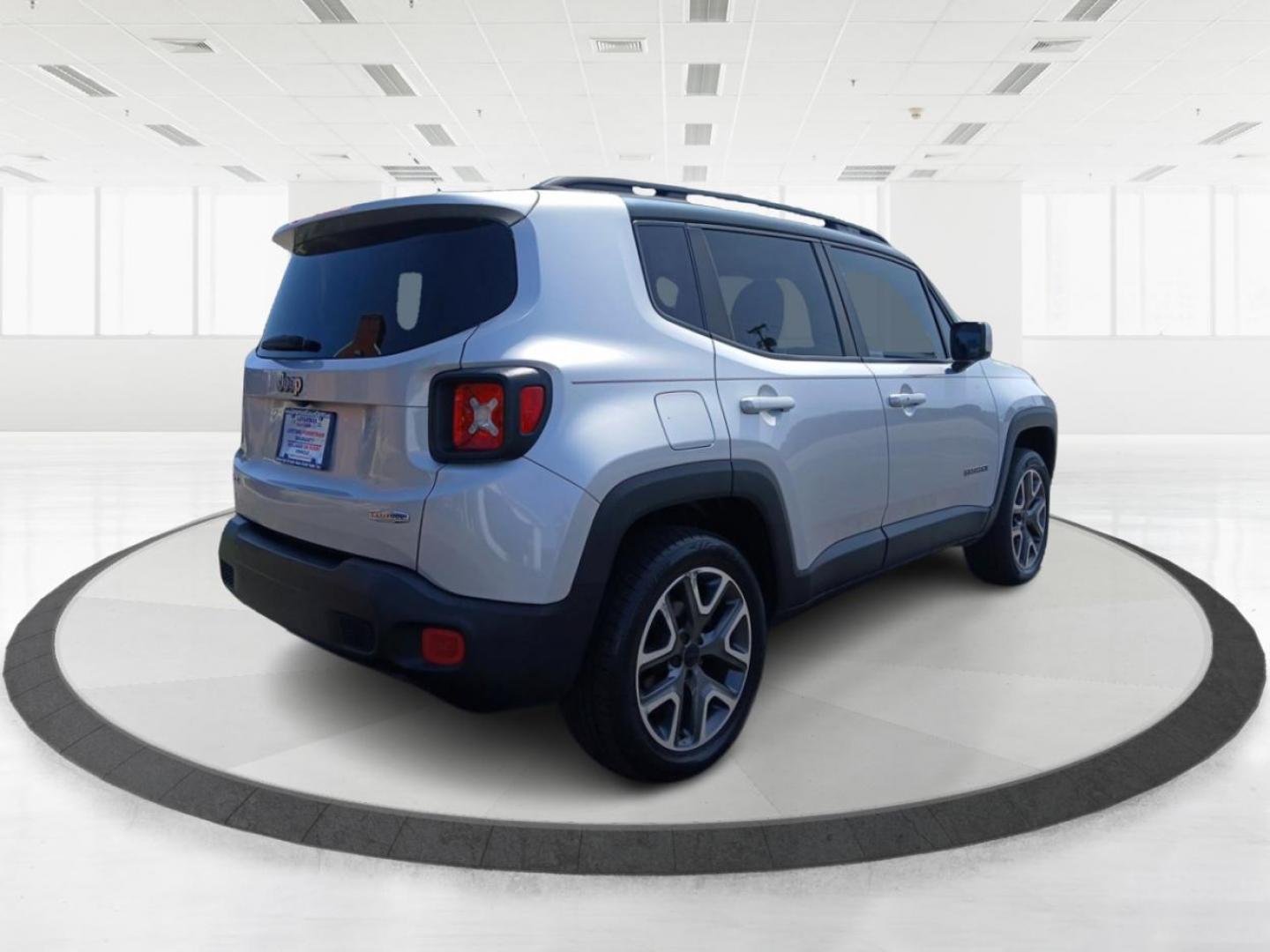 2015 Silver Jeep Renegade (ZACCJBBT3FP) with an 2.4L L4 DOHC 16V engine, 6-Speed Manual transmission, located at 1951 S Dayton Lakeview Rd., New Carlisle, OH, 45344, (937) 908-9800, 39.890999, -84.050255 - Photo#2