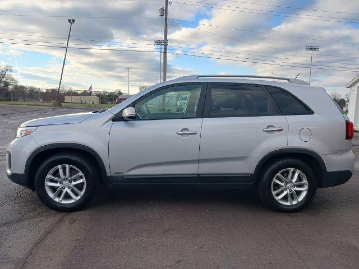 2015 Titanium Silver Kia Sorento LX AWD (5XYKTCA66FG) with an 2.4L L4 DOHC 16V engine, 6-Speed Automatic transmission, located at 401 Woodman Dr, Riverside, OH, 45431, (937) 908-9800, 39.763779, -84.122063 - Photo#3