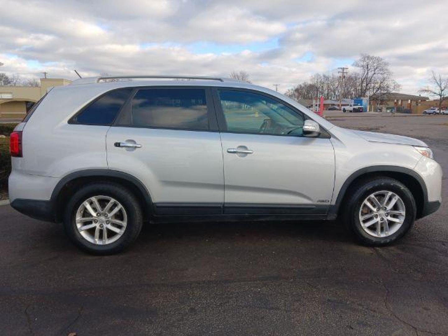 2015 Titanium Silver Kia Sorento LX AWD (5XYKTCA66FG) with an 2.4L L4 DOHC 16V engine, 6-Speed Automatic transmission, located at 401 Woodman Dr, Riverside, OH, 45431, (937) 908-9800, 39.763779, -84.122063 - Photo#4