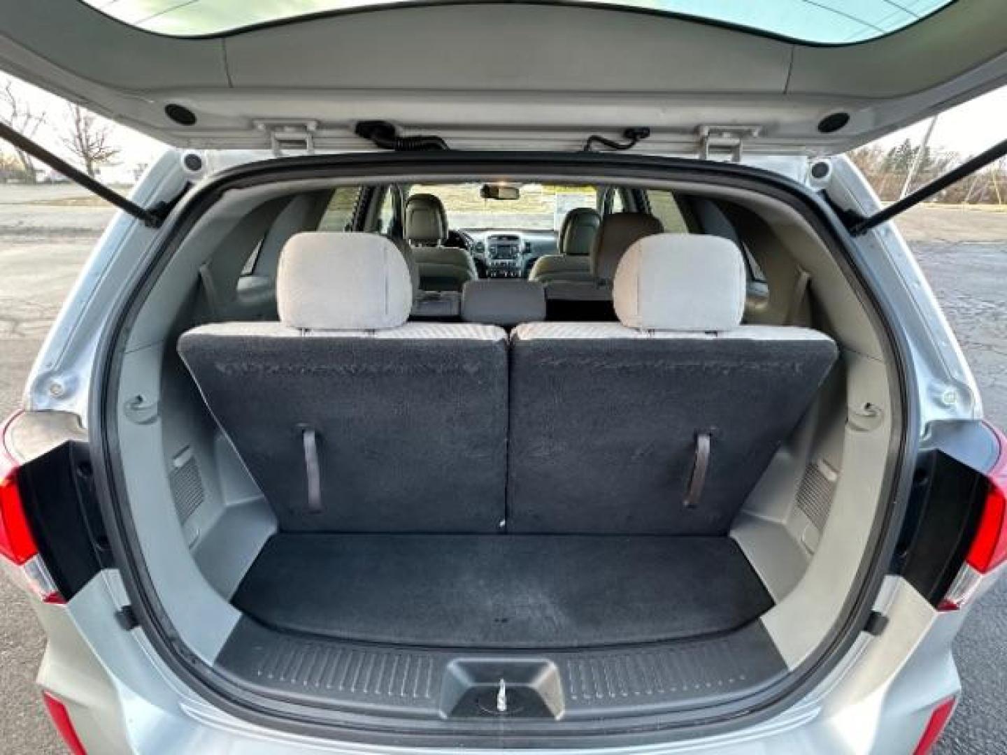 2015 Titanium Silver Kia Sorento LX 2WD (5XYKT4A62FG) with an 2.4L L4 DOHC 16V engine, 6-Speed Automatic transmission, located at 1184 Kauffman Ave, Fairborn, OH, 45324, (937) 908-9800, 39.807365, -84.029114 - Photo#9