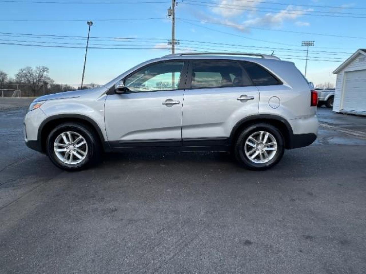 2015 Titanium Silver Kia Sorento LX 2WD (5XYKT4A62FG) with an 2.4L L4 DOHC 16V engine, 6-Speed Automatic transmission, located at 1184 Kauffman Ave, Fairborn, OH, 45324, (937) 908-9800, 39.807365, -84.029114 - Photo#3