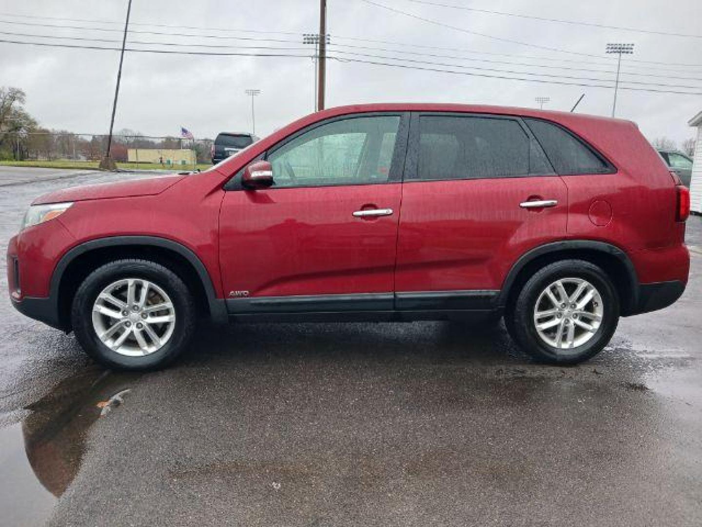 2015 Remington Red Metallic Kia Sorento LX AWD (5XYKTCA66FG) with an 2.4L L4 DOHC 16V engine, 6-Speed Automatic transmission, located at 1230 East Main St, Xenia, OH, 45385, (937) 908-9800, 39.687321, -83.910294 - Photo#3