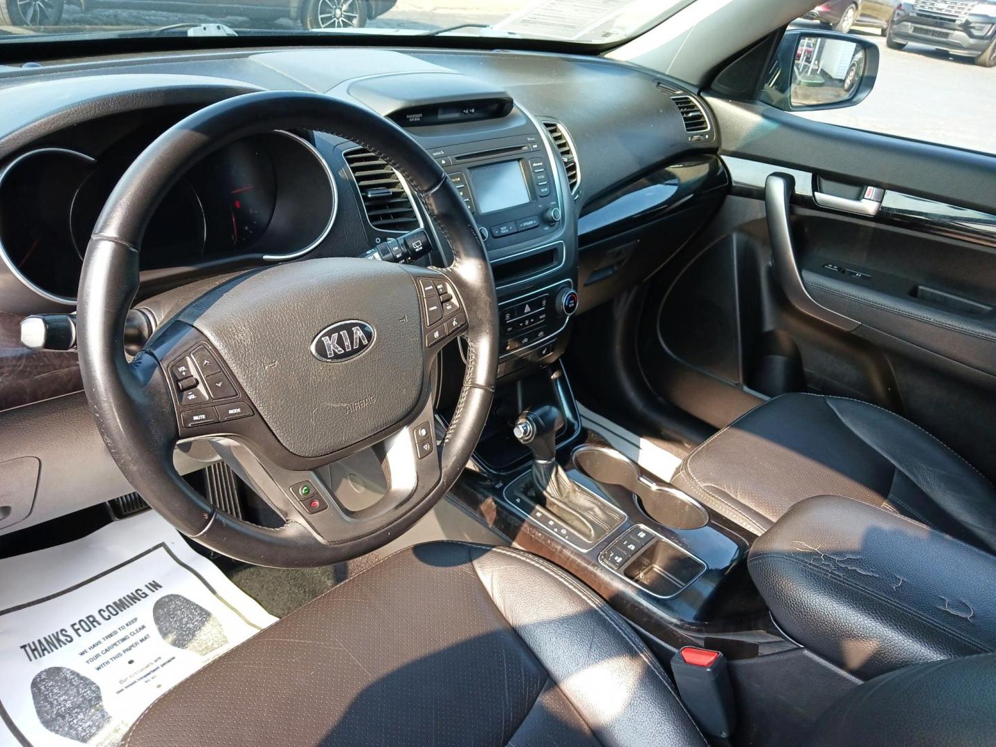 2015 Ebony Black Kia Sorento (5XYKUDA73FG) with an 3.3L V6 DOHC 24V engine, 6-Speed Automatic transmission, located at 1099 N County Rd 25A, OH, 45373, (937) 908-9800, 40.057079, -84.212883 - Photo#8