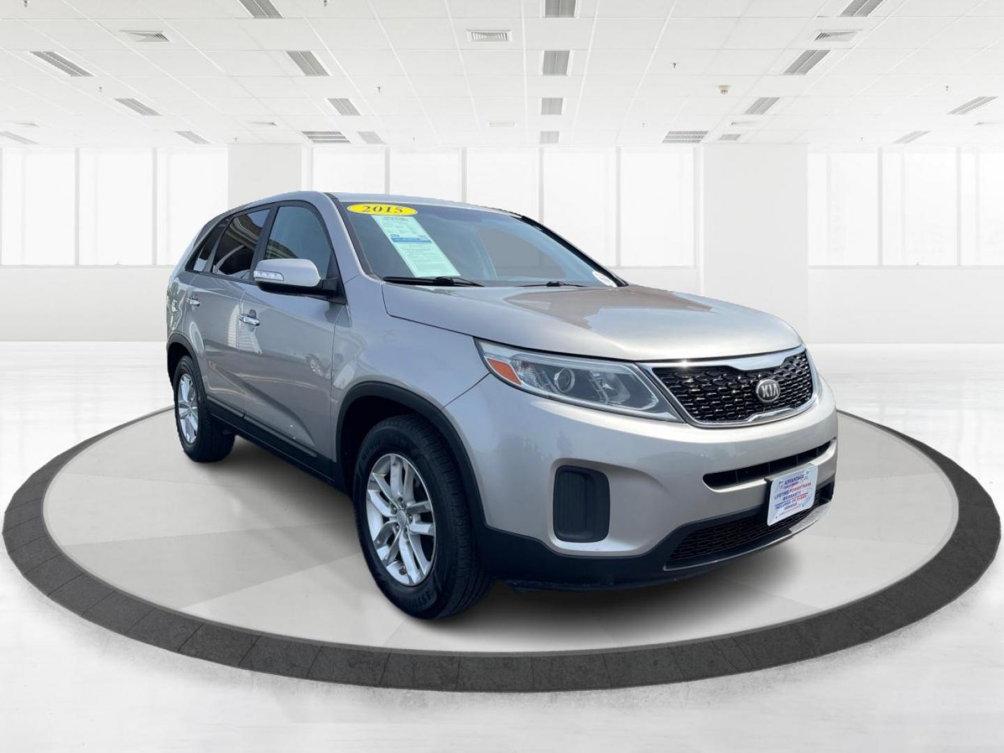 2015 Bright Silver Kia Sorento (5XYKT3A64FG) with an 2.4L L4 DOHC 16V engine, 6-Speed Automatic transmission, located at 1184 Kauffman Ave, Fairborn, OH, 45324, (937) 908-9800, 39.807365, -84.029114 - Photo#0