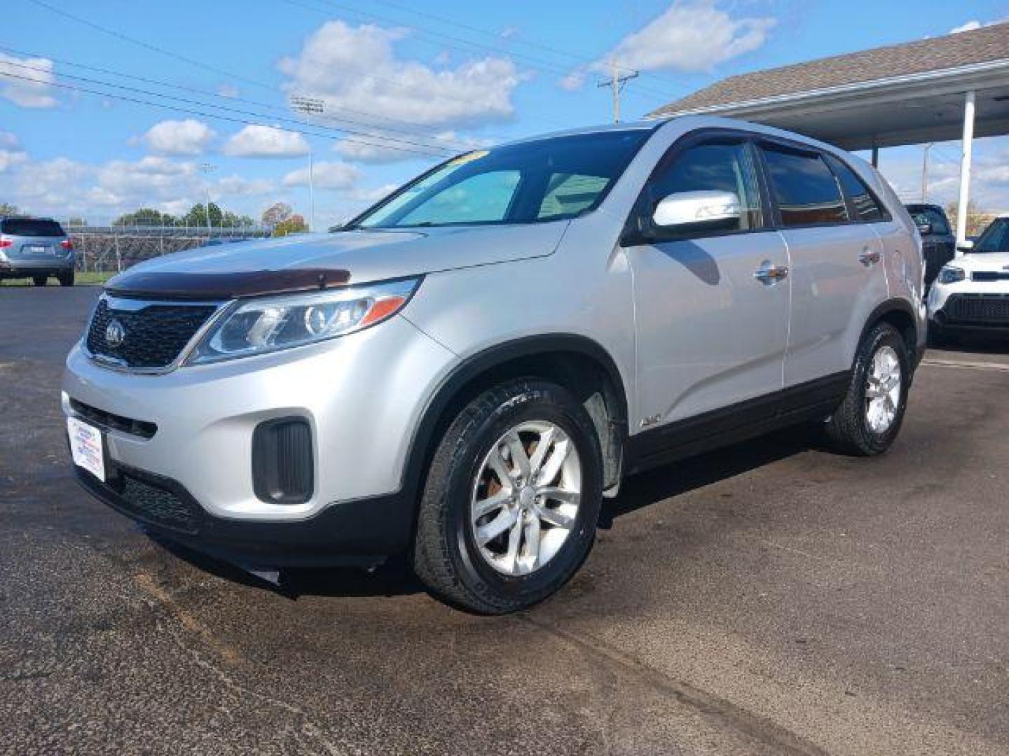 2015 Bright Silver Kia Sorento LX AWD (5XYKTCA66FG) with an 2.4L L4 DOHC 16V engine, 6-Speed Automatic transmission, located at 1230 East Main St, Xenia, OH, 45385, (937) 908-9800, 39.687321, -83.910294 - Photo#2