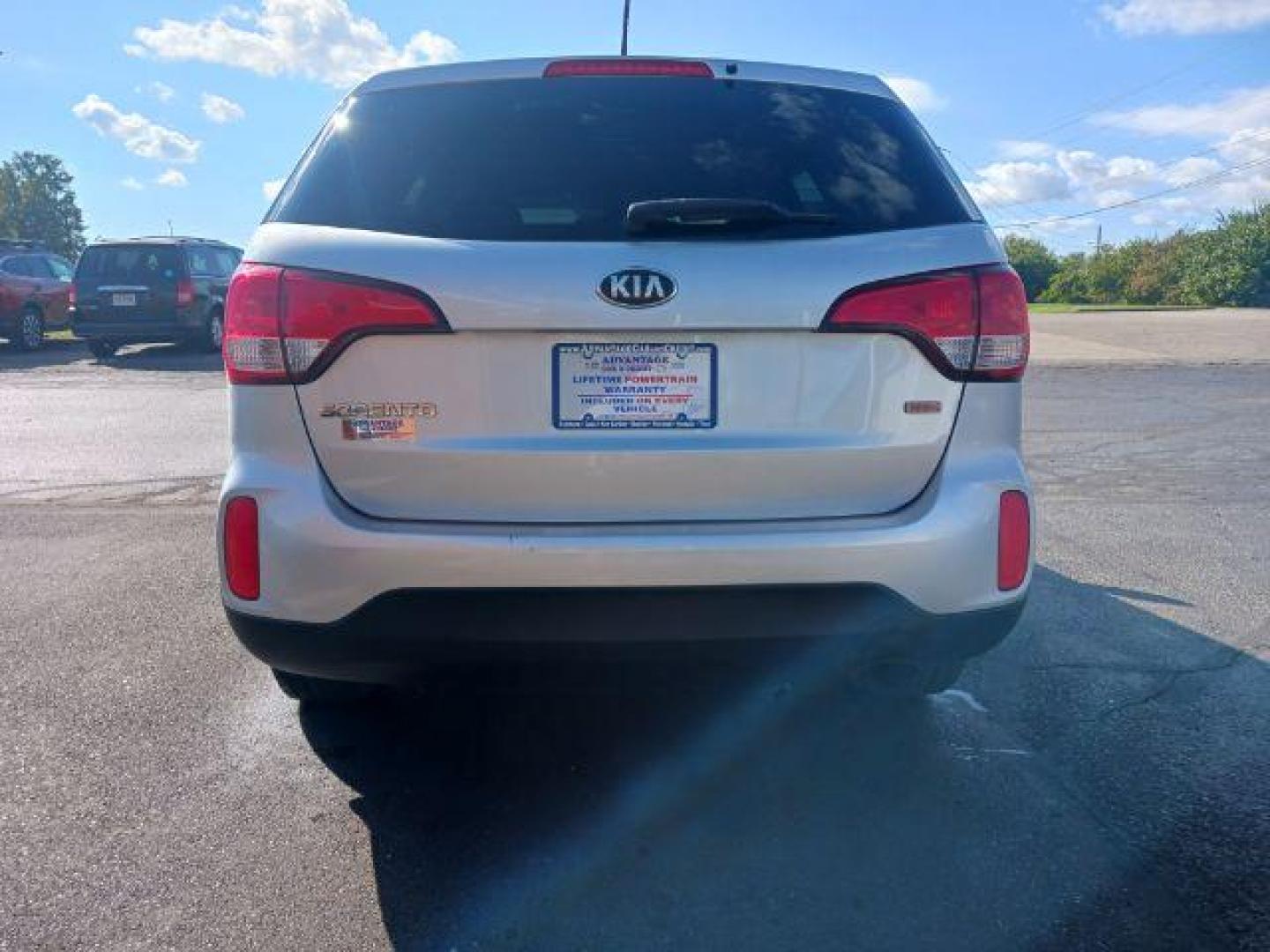 2015 Bright Silver Kia Sorento LX AWD (5XYKTCA66FG) with an 2.4L L4 DOHC 16V engine, 6-Speed Automatic transmission, located at 1230 East Main St, Xenia, OH, 45385, (937) 908-9800, 39.687321, -83.910294 - Photo#5