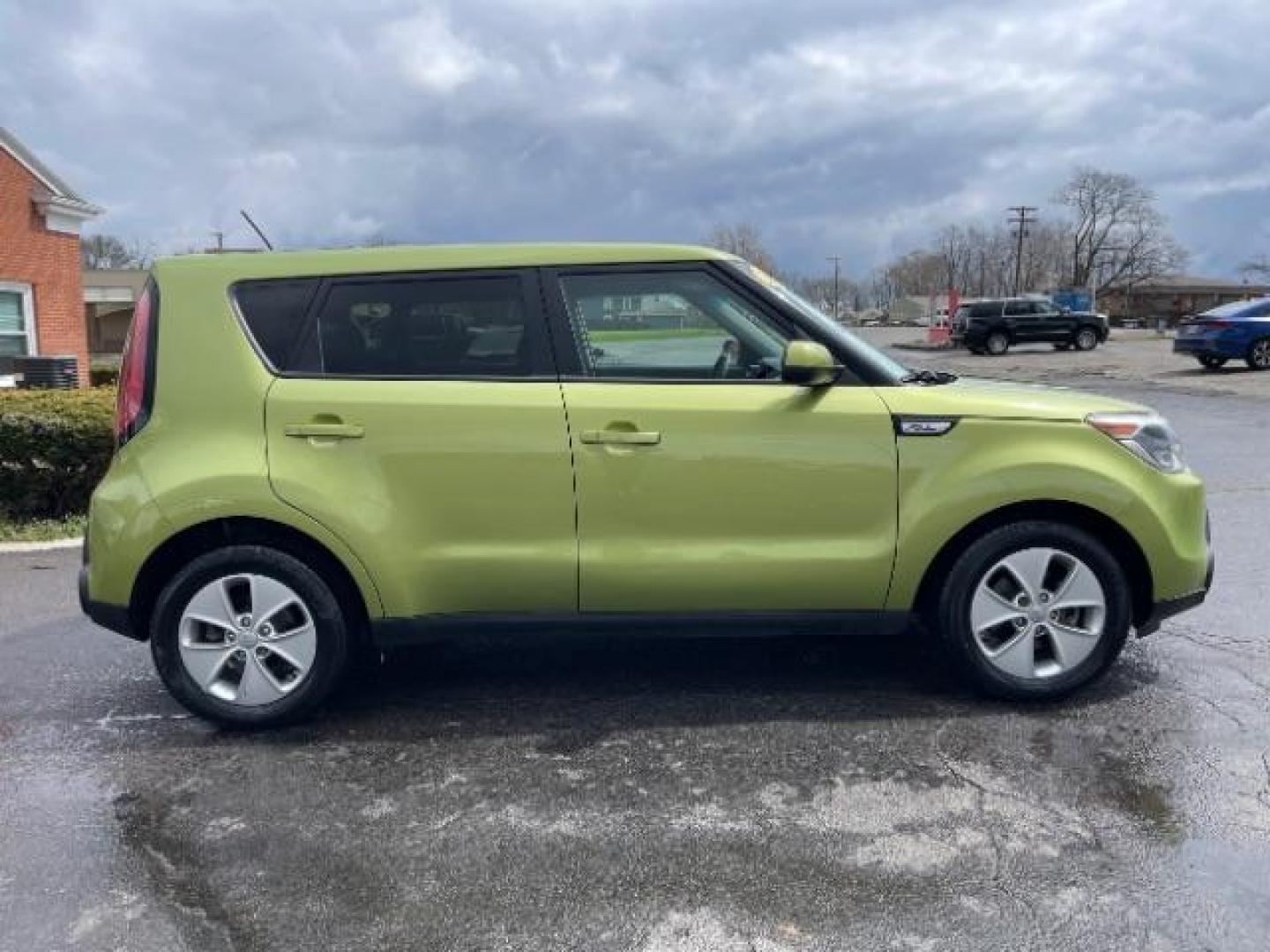 2015 Alien II Kia Soul Base (KNDJN2A28F7) with an 1.6L L4 DOHC 16V engine, located at 1951 S Dayton Lakeview Rd., New Carlisle, OH, 45344, (937) 908-9800, 39.890999, -84.050255 - Photo#4