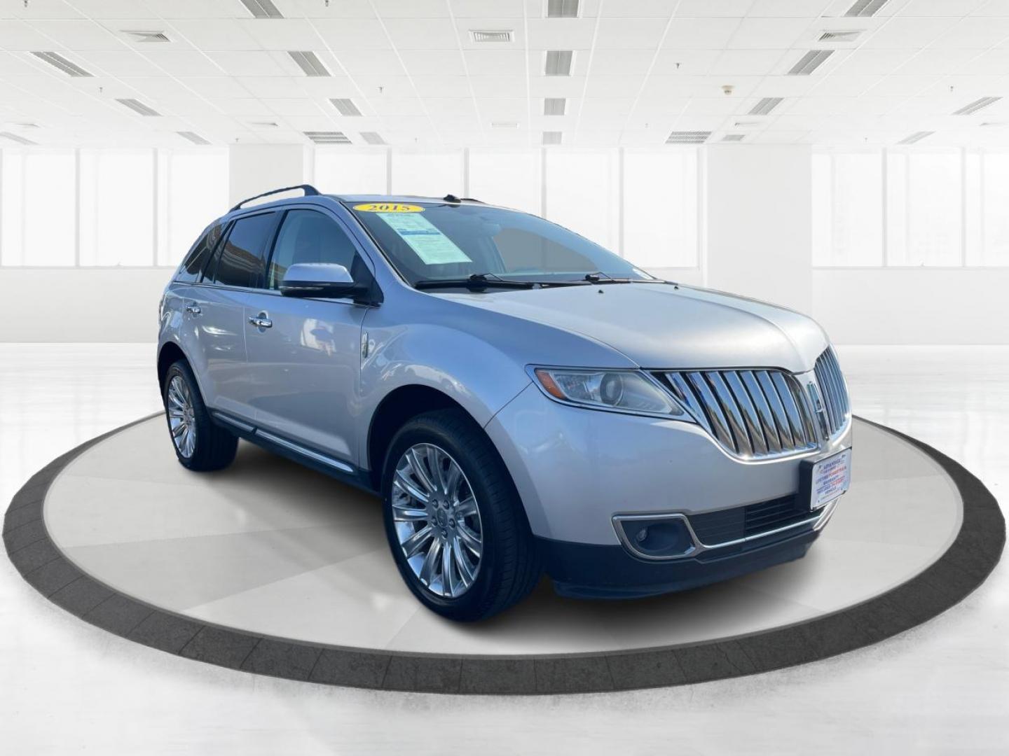 2015 Ingot Silver Metallic Lincoln MKX (2LMDJ8JK1FB) with an 3.7L V6 DOHC 24V engine, 6-Speed Automatic transmission, located at 1184 Kauffman Ave, Fairborn, OH, 45324, (937) 908-9800, 39.807365, -84.029114 - Photo#0