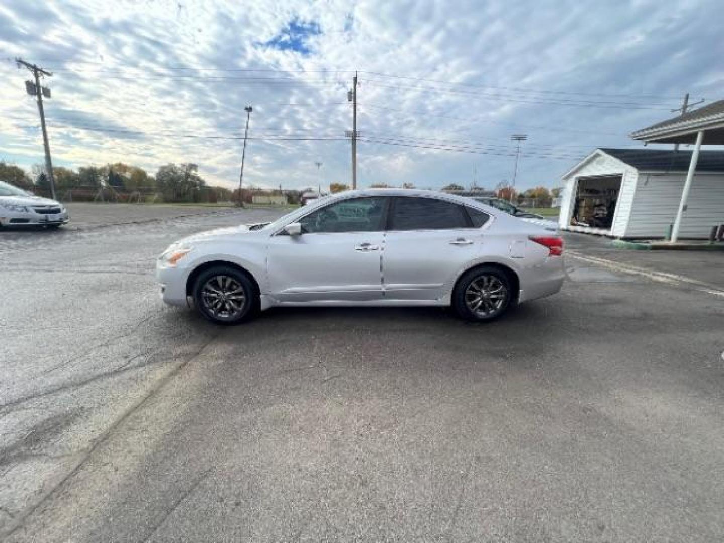 2015 Brilliant Silver Nissan Altima 2.5 S (1N4AL3AP0FC) with an 2.5L L4 DOHC 16V engine, Continuously Variable Transmission transmission, located at 401 Woodman Dr, Riverside, OH, 45431, (937) 908-9800, 39.763779, -84.122063 - Photo#3