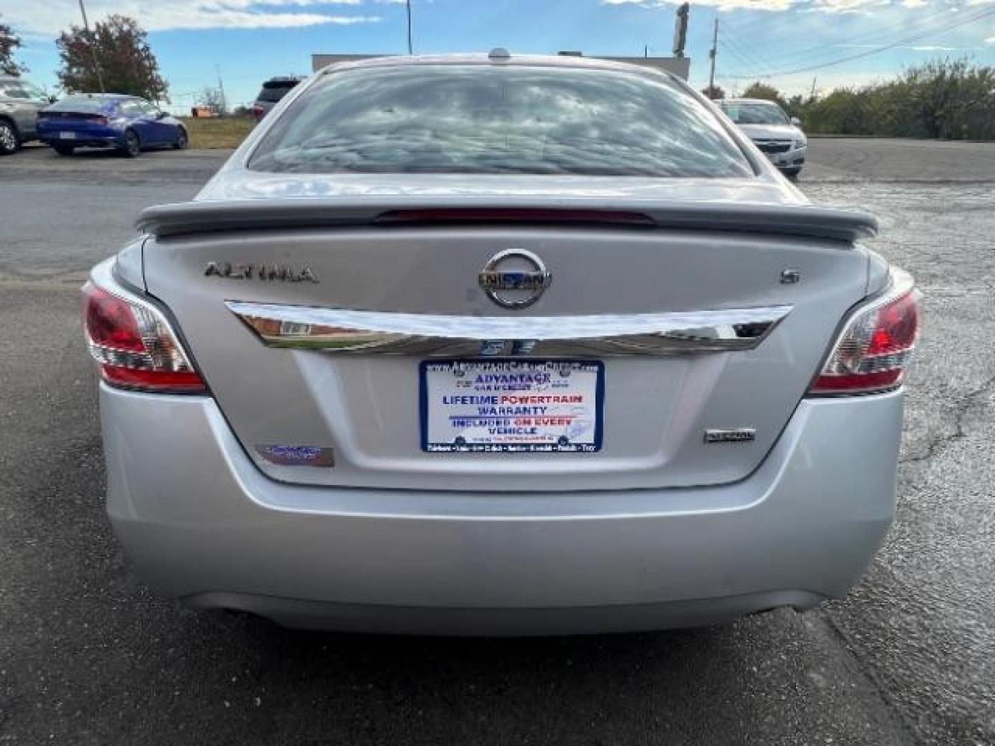 2015 Brilliant Silver Nissan Altima 2.5 S (1N4AL3AP0FC) with an 2.5L L4 DOHC 16V engine, Continuously Variable Transmission transmission, located at 401 Woodman Dr, Riverside, OH, 45431, (937) 908-9800, 39.763779, -84.122063 - Photo#4