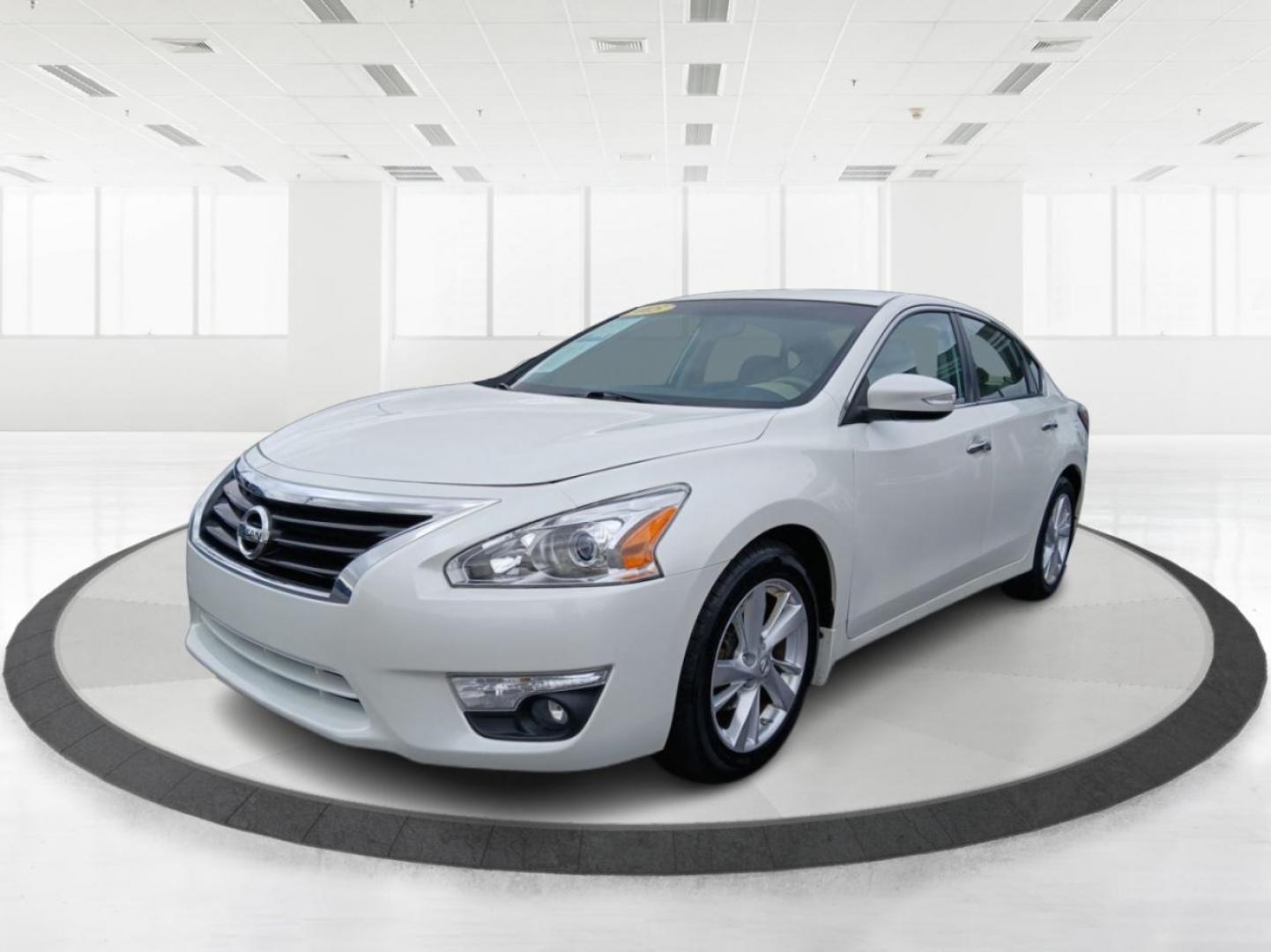 2015 Pearl White Nissan Altima 2.5 SL (1N4AL3AP1FN) with an 2.5L L4 DOHC 16V engine, Continuously Variable Transmission transmission, located at 1230 East Main St, Xenia, OH, 45385, (937) 908-9800, 39.687321, -83.910294 - Photo#7