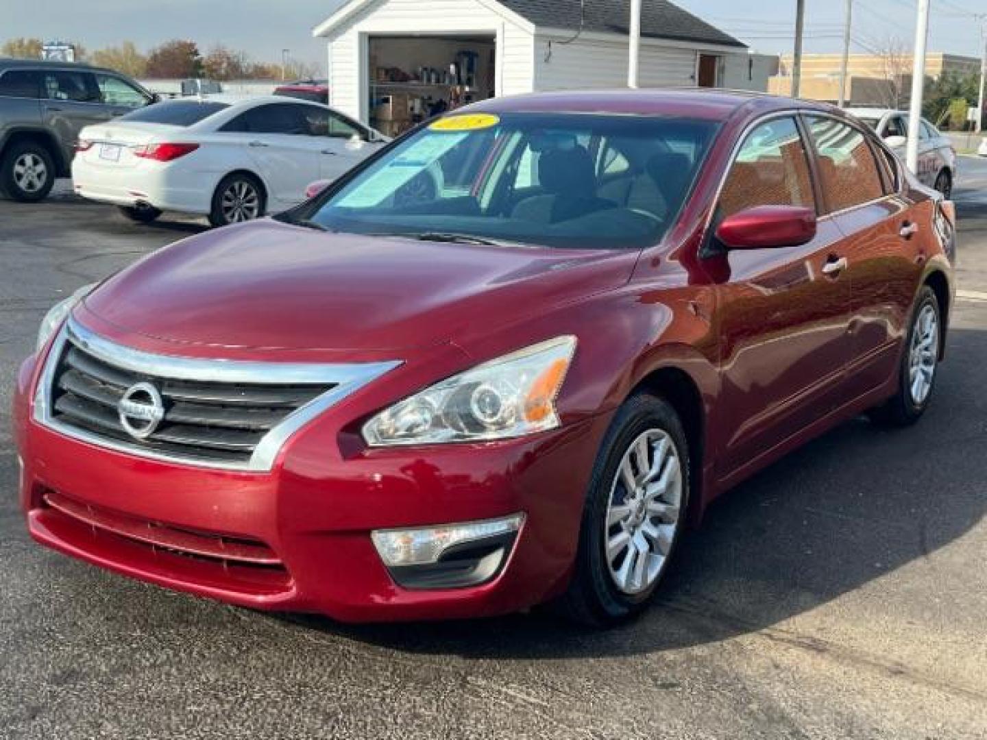 2015 Cayenne Red Nissan Altima 2.5 S (1N4AL3AP8FN) with an 2.5L L4 DOHC 16V engine, Continuously Variable Transmission transmission, located at 1184 Kauffman Ave, Fairborn, OH, 45324, (937) 908-9800, 39.807365, -84.029114 - Photo#2