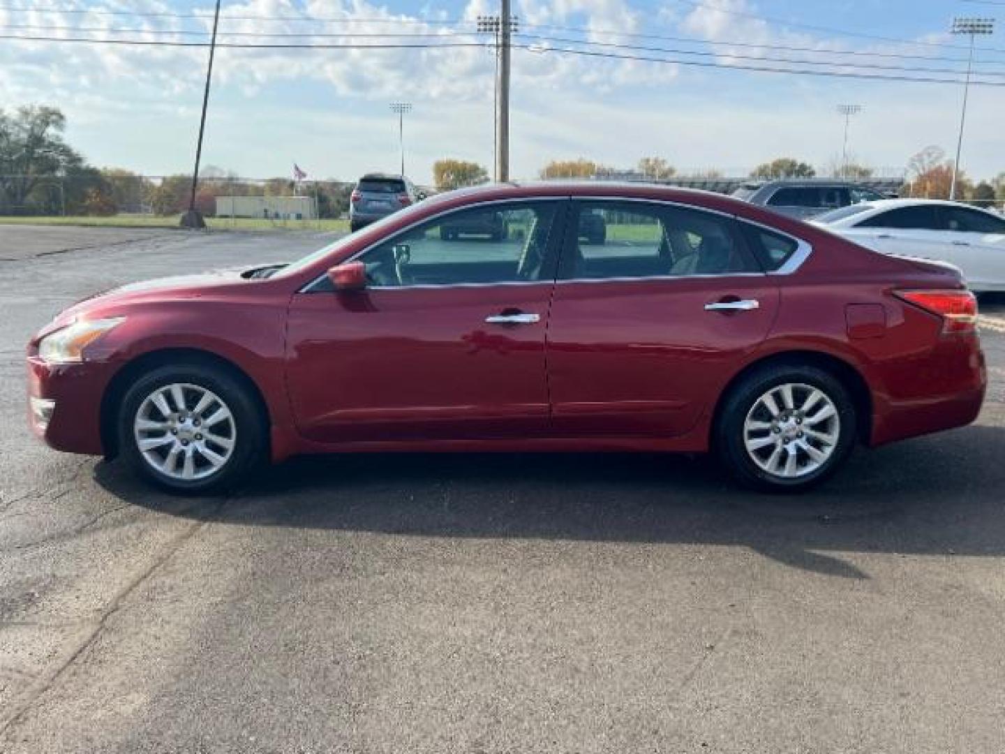 2015 Cayenne Red Nissan Altima 2.5 S (1N4AL3AP8FN) with an 2.5L L4 DOHC 16V engine, Continuously Variable Transmission transmission, located at 1184 Kauffman Ave, Fairborn, OH, 45324, (937) 908-9800, 39.807365, -84.029114 - Photo#3