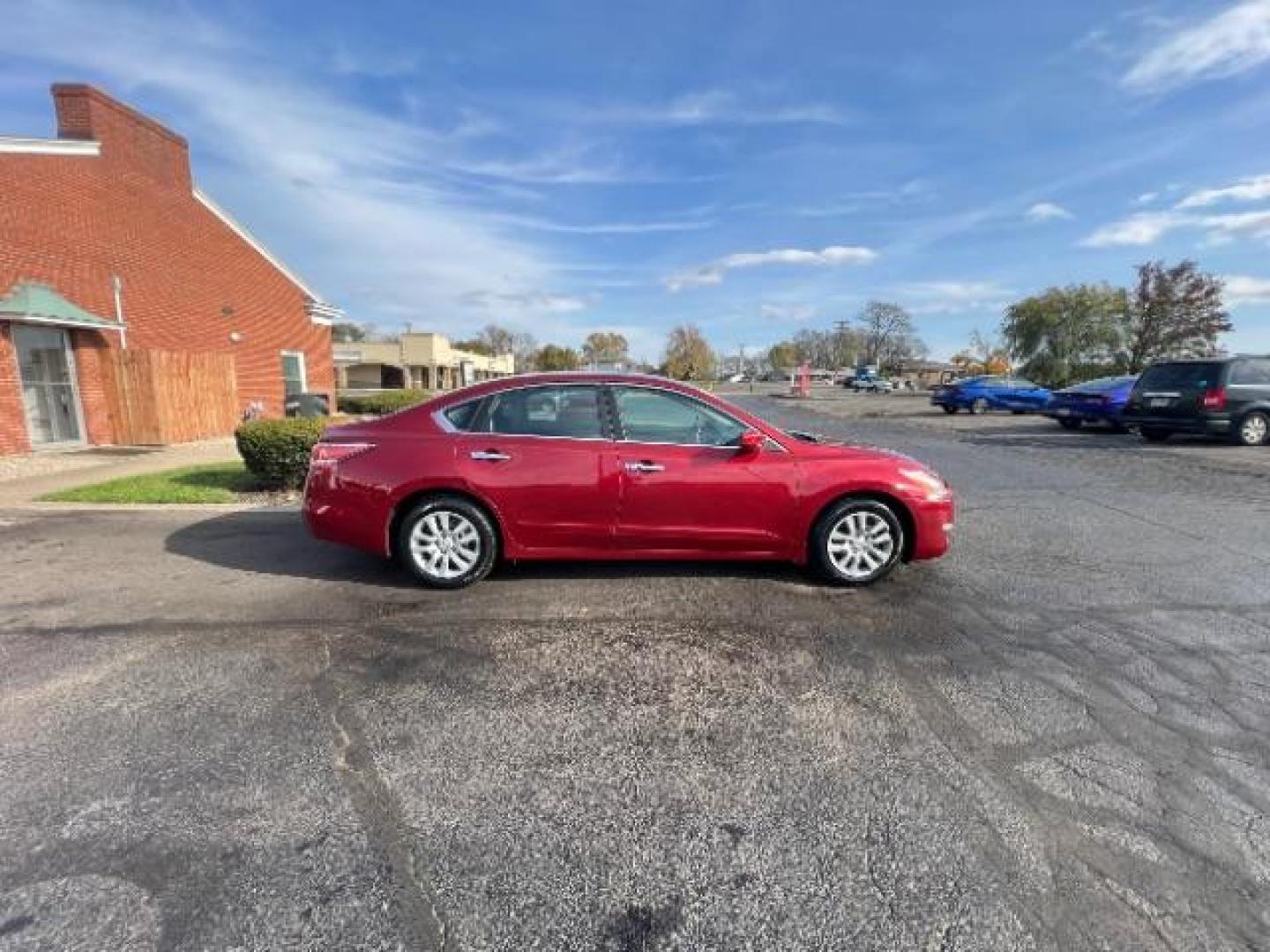 2015 Cayenne Red Nissan Altima 2.5 S (1N4AL3AP8FN) with an 2.5L L4 DOHC 16V engine, Continuously Variable Transmission transmission, located at 1184 Kauffman Ave, Fairborn, OH, 45324, (937) 908-9800, 39.807365, -84.029114 - Photo#5