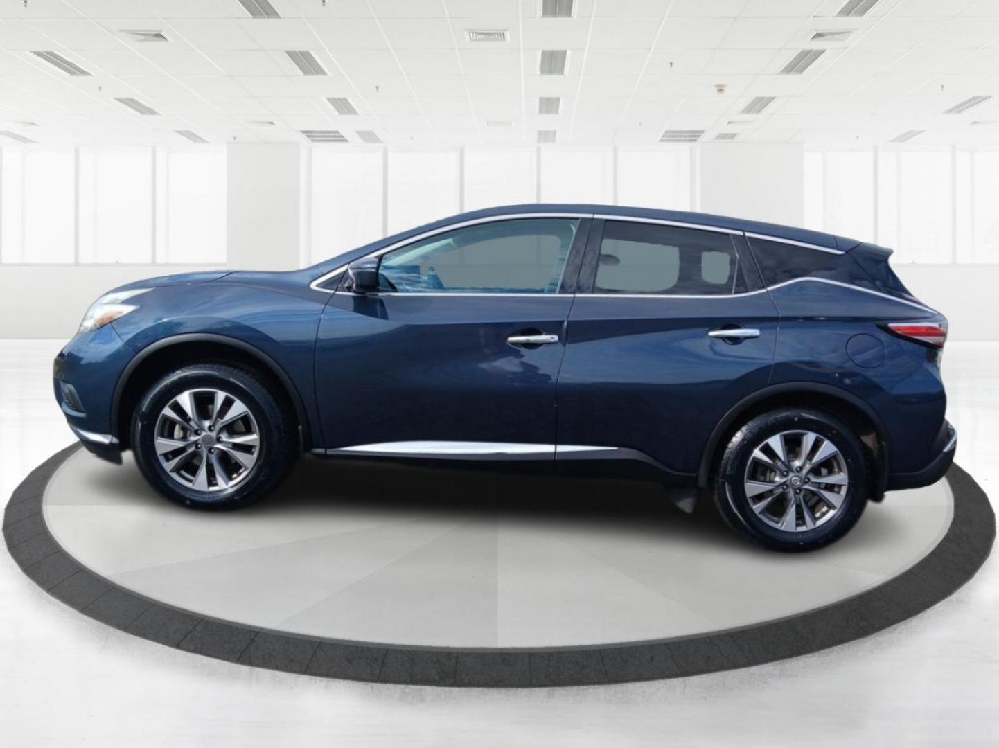 2015 Nissan Murano S AWD (5N1AZ2MH4FN) with an 3.5L V6 DOHC 24V engine, Continuously Variable Transmission transmission, located at 1230 East Main St, Xenia, OH, 45385, (937) 908-9800, 39.688026, -83.910172 - 2015 Nissan Murano S AWD - Photo#5