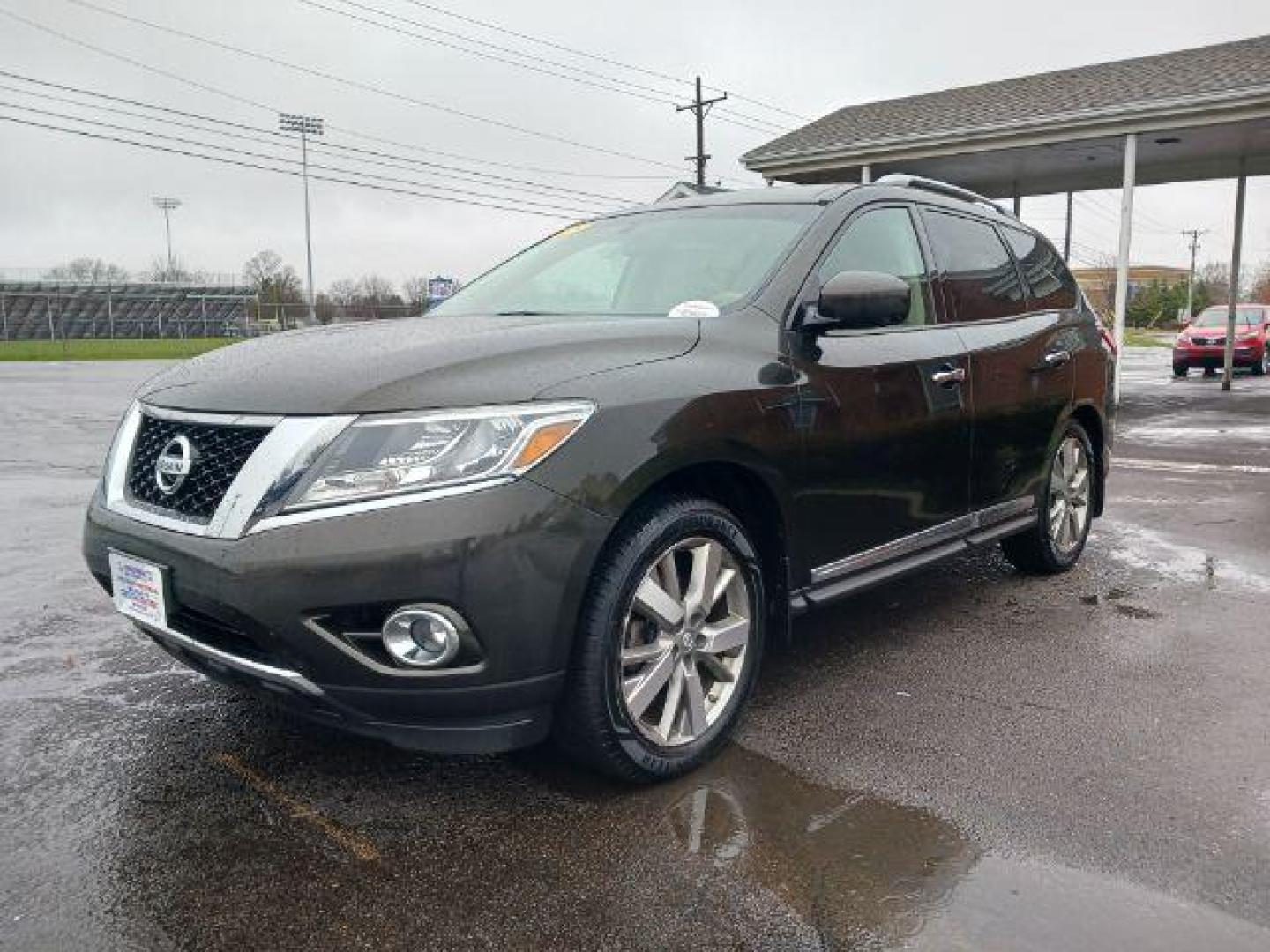 2015 Gun Metallic Nissan Pathfinder Platinum 4WD (5N1AR2MM3FC) with an 3.5L V6 DOHC 24V engine, Continuously Variable Transmission transmission, located at 4508 South Dixie Dr, Moraine, OH, 45439, (937) 908-9800, 39.690136, -84.216438 - Photo#2