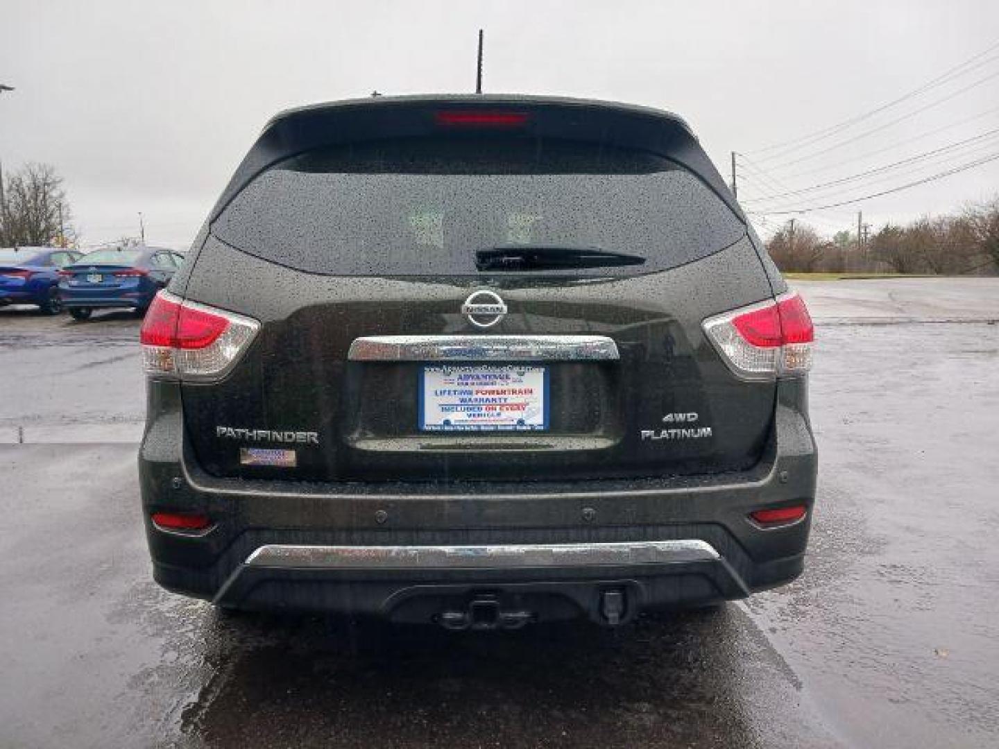 2015 Gun Metallic Nissan Pathfinder Platinum 4WD (5N1AR2MM3FC) with an 3.5L V6 DOHC 24V engine, Continuously Variable Transmission transmission, located at 4508 South Dixie Dr, Moraine, OH, 45439, (937) 908-9800, 39.690136, -84.216438 - Photo#5