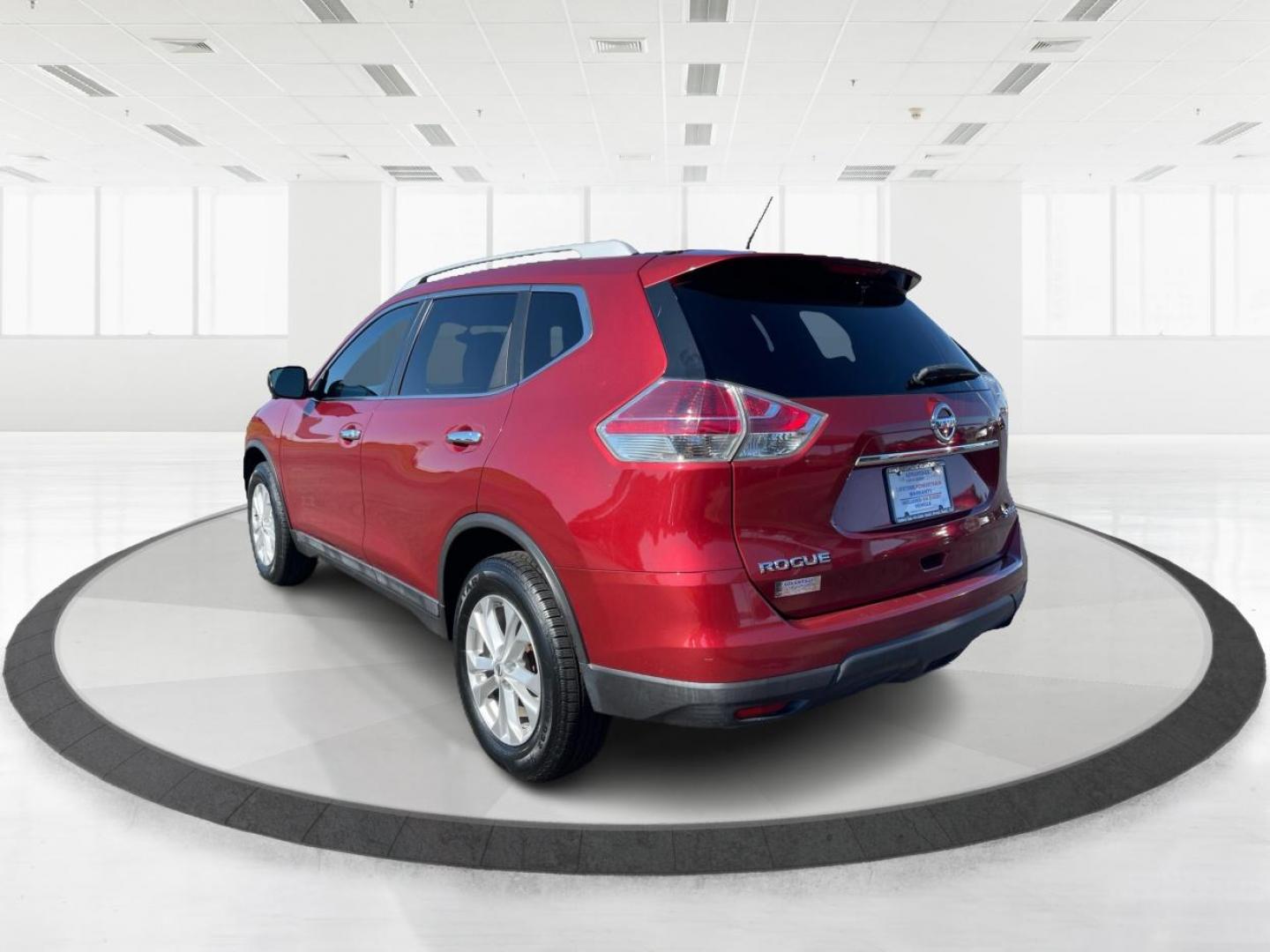 2015 Cayenne Red Nissan Rogue (5N1AT2MV9FC) with an 2.5L L4 DOHC 16V engine, Continuously Variable Transmission transmission, located at 880 E. National Road, Vandalia, OH, 45377, (937) 908-9800, 39.892189, -84.181015 - Photo#4