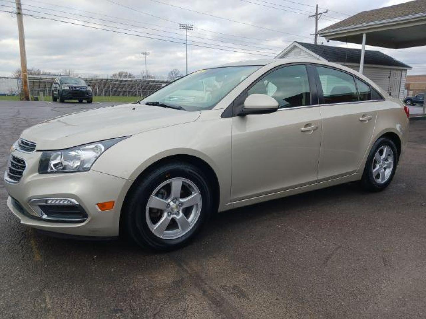 2016 Gold Chevrolet Cruze Limited 1LT Auto (1G1PE5SB0G7) with an 1.4L L4 DOHC 16V TURBO engine, 6-Speed Automatic transmission, located at 1099 N County Rd 25A, OH, 45373, (937) 908-9800, 40.057079, -84.212883 - Photo#2