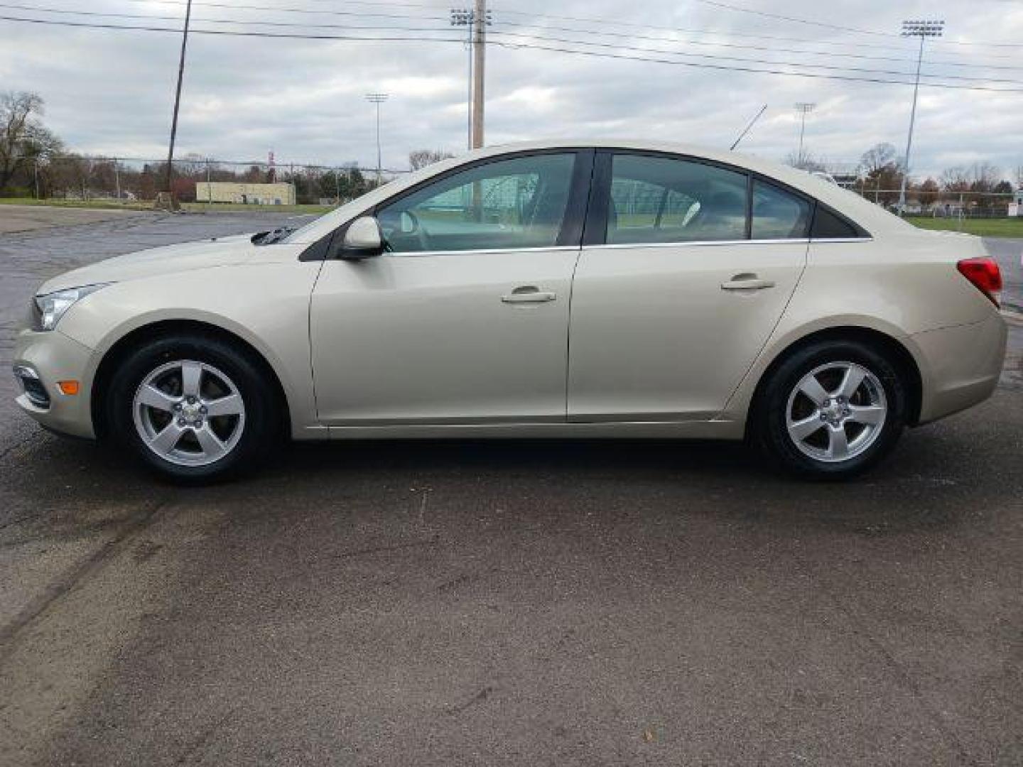 2016 Gold Chevrolet Cruze Limited 1LT Auto (1G1PE5SB0G7) with an 1.4L L4 DOHC 16V TURBO engine, 6-Speed Automatic transmission, located at 1099 N County Rd 25A, OH, 45373, (937) 908-9800, 40.057079, -84.212883 - Photo#3