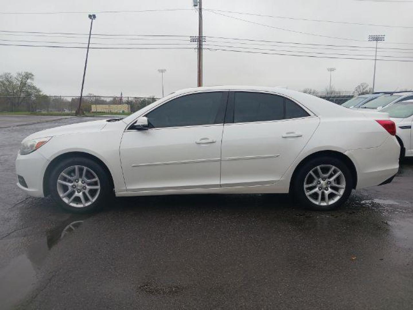 2016 Summit White Chevrolet Malibu Limited 1LT (1G11C5SA7GF) with an 2.5L L4 DOHC 16V engine, 6-Speed Automatic transmission, located at 1099 N County Rd 25A, OH, 45373, (937) 908-9800, 40.057079, -84.212883 - Photo#3